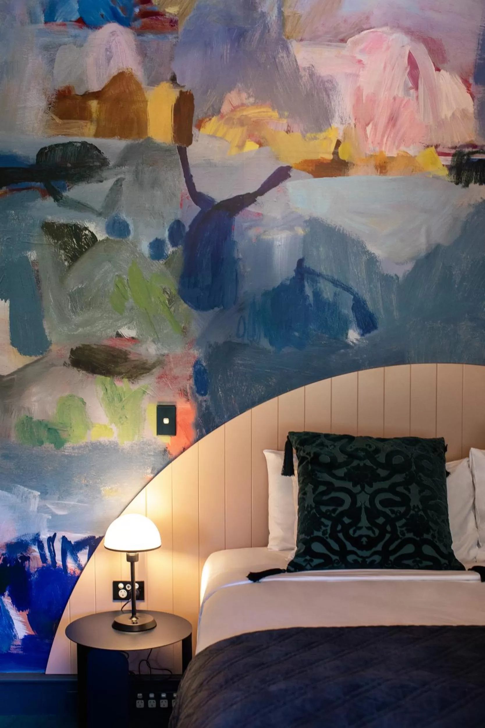 Bed in The Central Hotel Queenstown, A Naumi Chapter