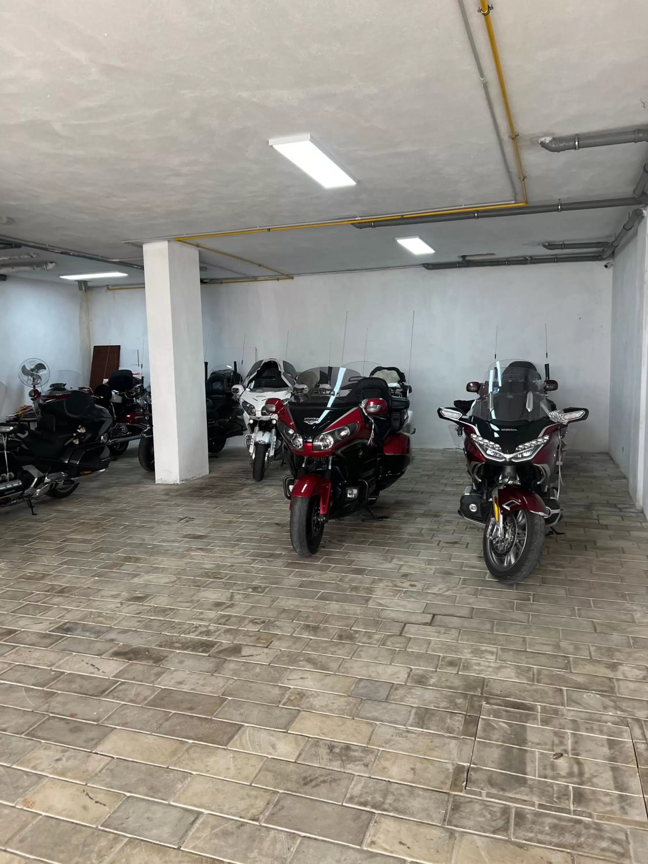 Parking in Mervin Hotel