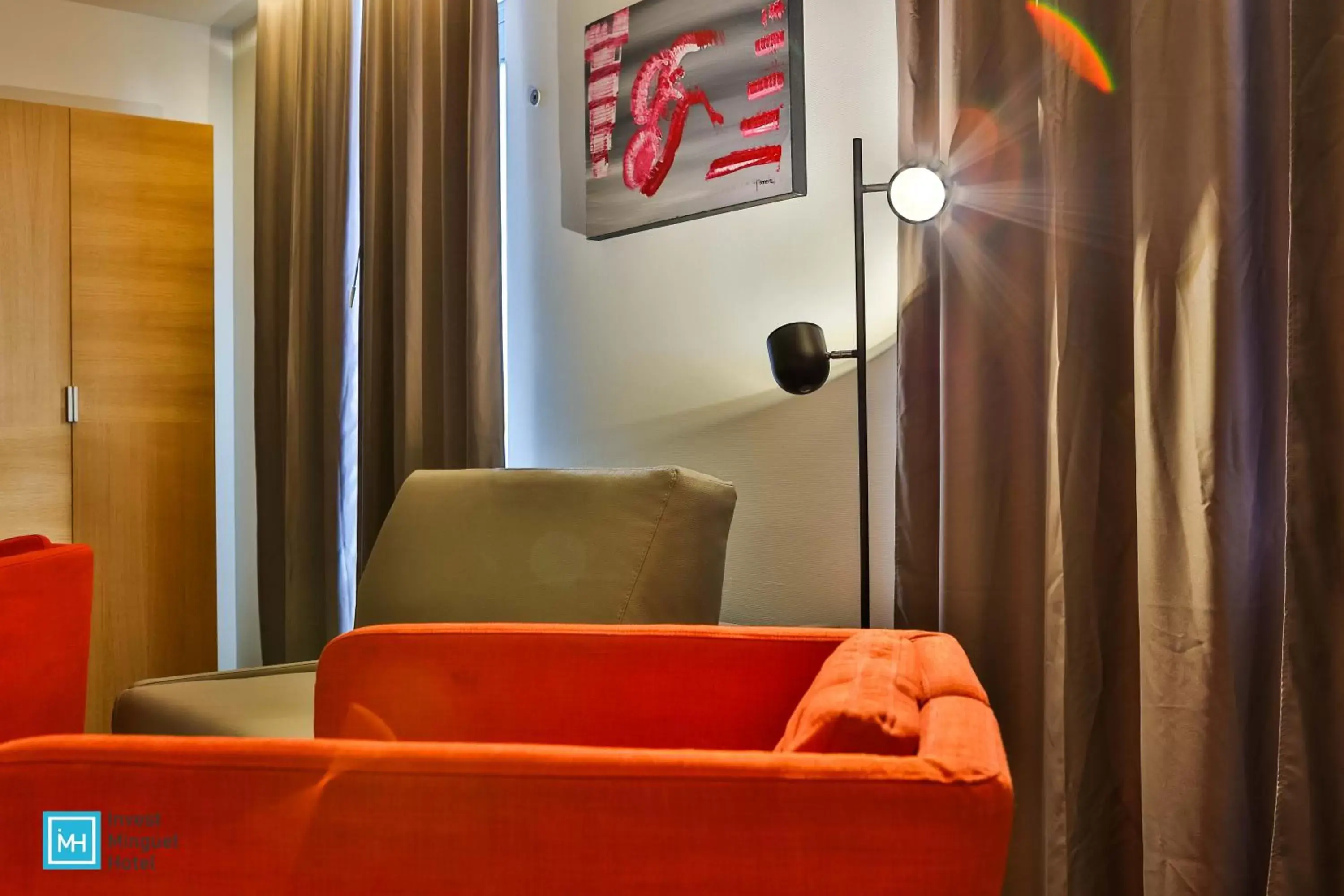 Bedroom, Seating Area in Hotel De La Couronne Liege