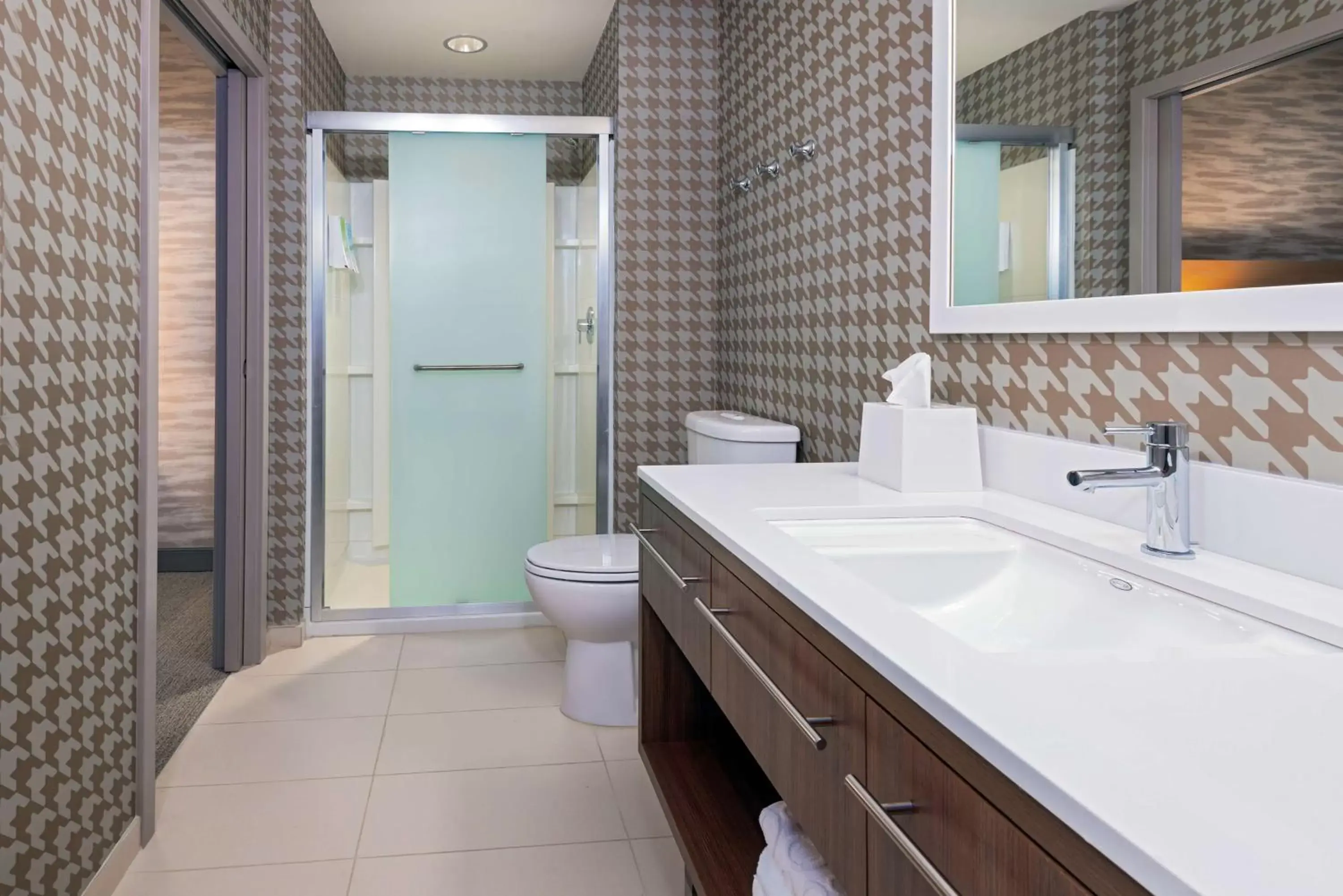 Bathroom in Home2 Suites By Hilton Orlando Near Universal
