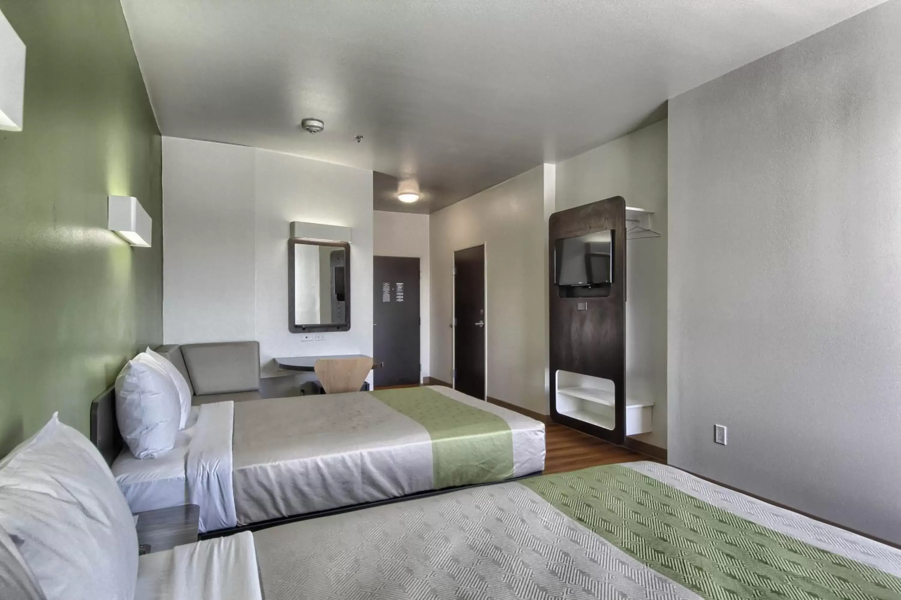 Bedroom, Bed in Motel 6-Weslaco, TX