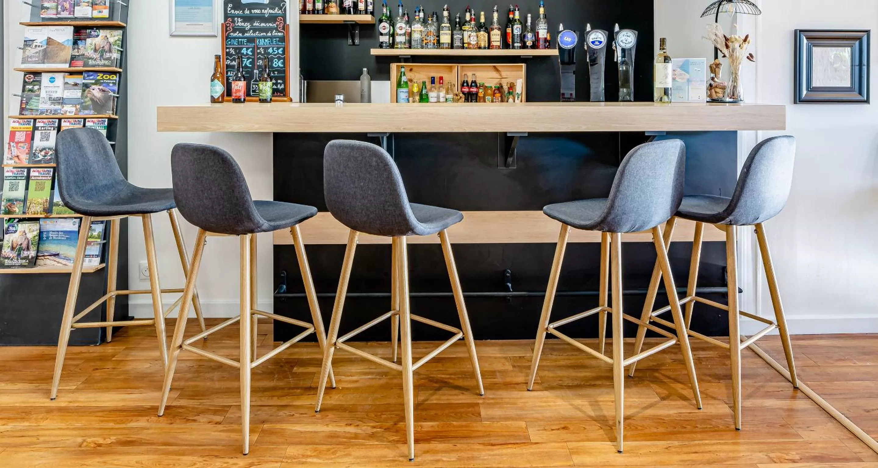 Lounge or bar in Sure Hotel by Best Western Bordeaux Lac