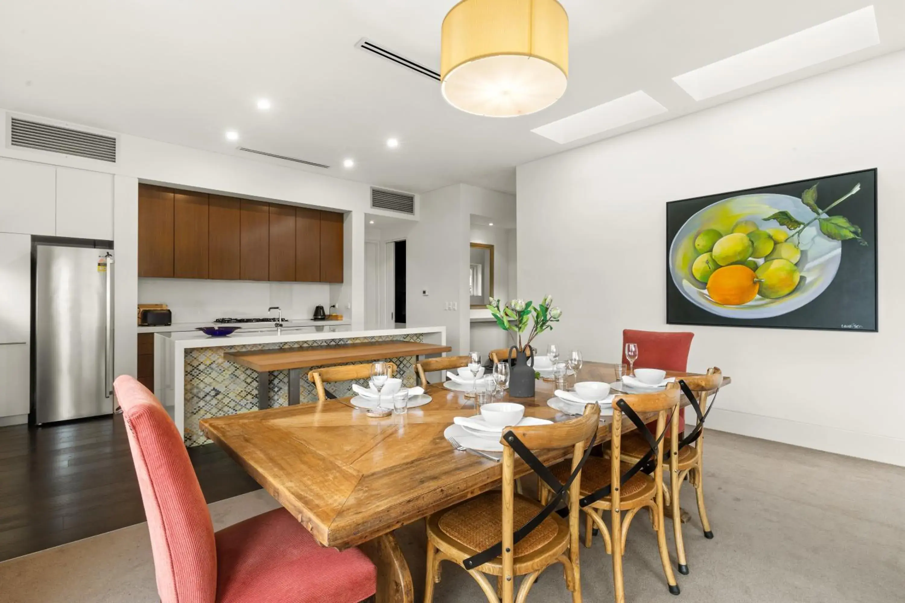 Dining Area in Captains Retreat Apartments and Cottages