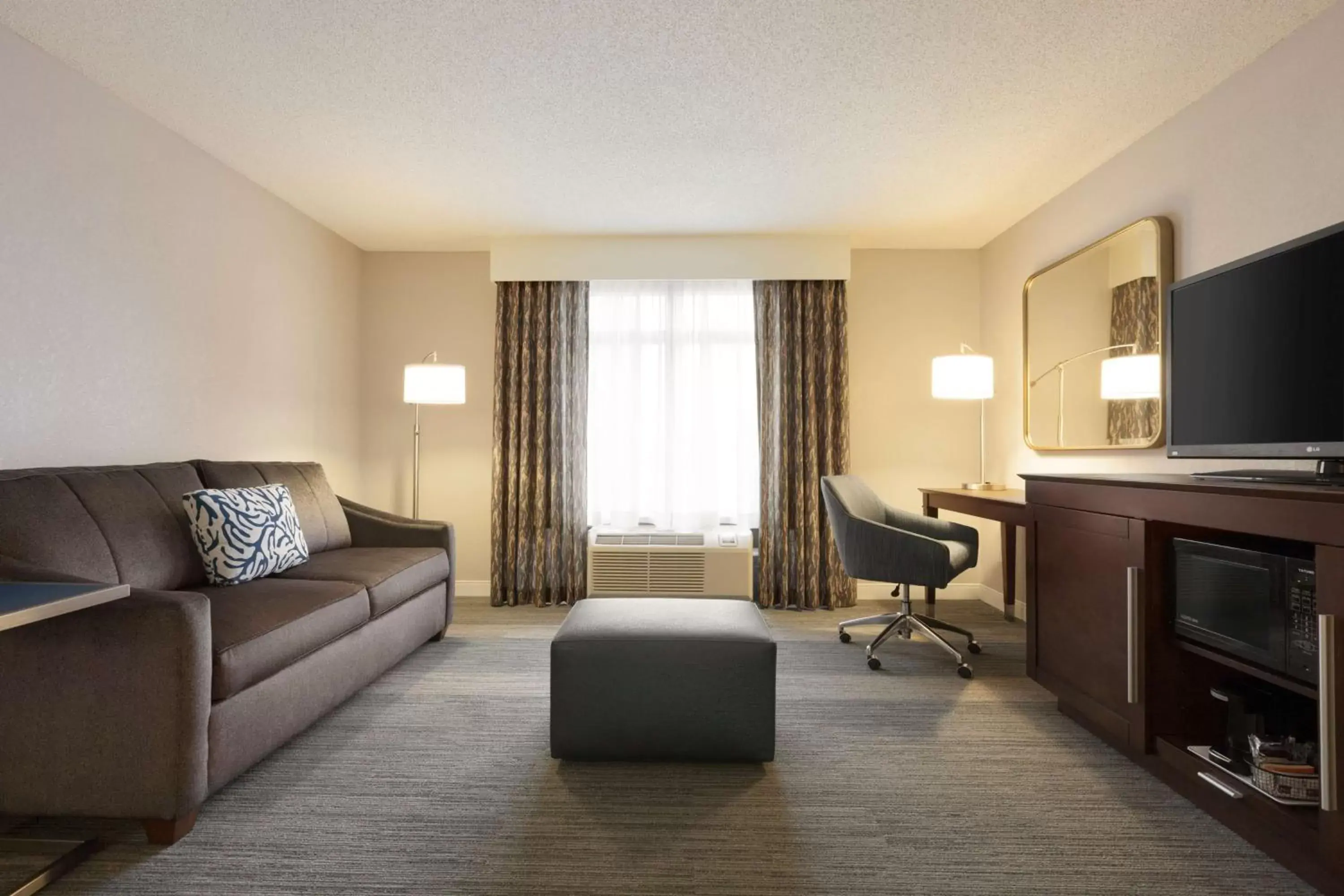 Bedroom, Seating Area in Hampton Inn & Suites Nashville-Downtown