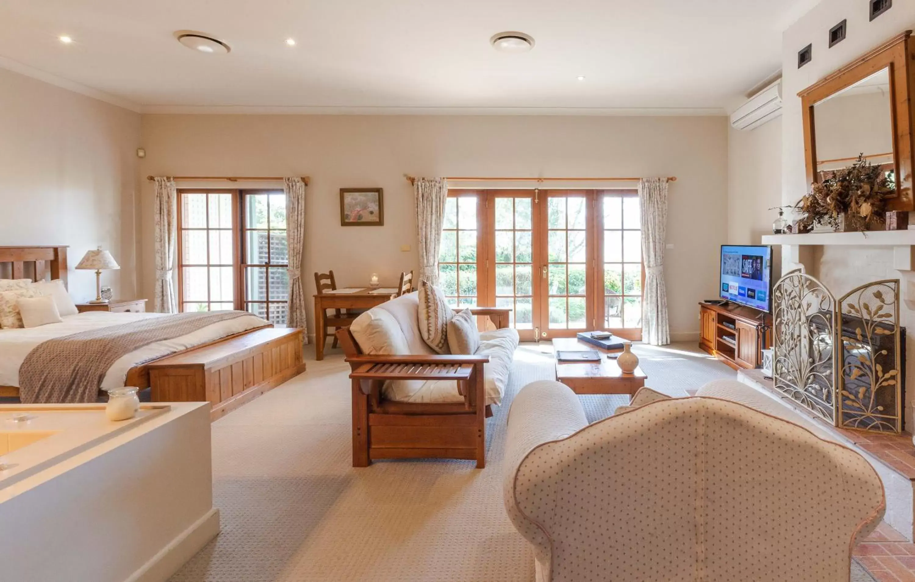 Photo of the whole room, Seating Area in Strathearn Park Lodge