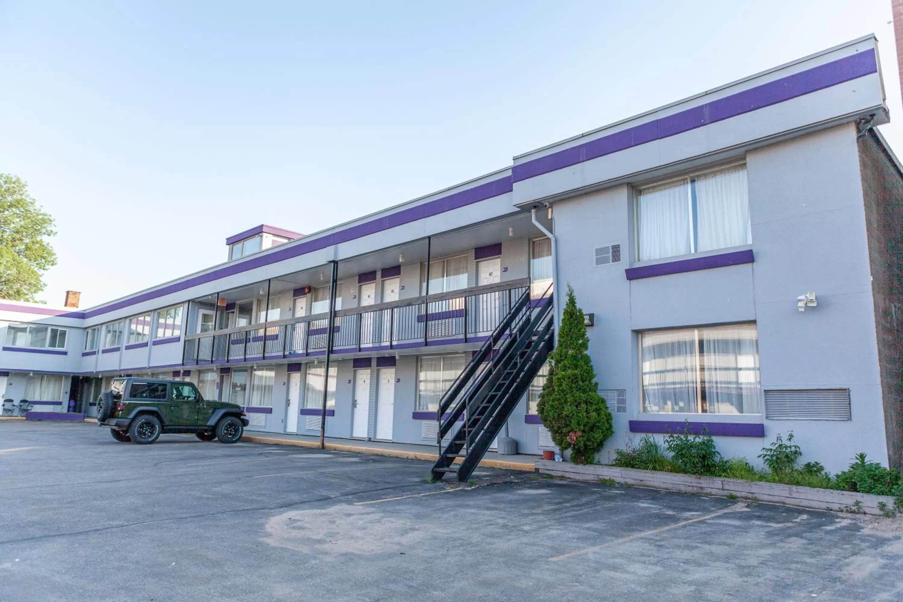 Property building in Knights Inn North Bay