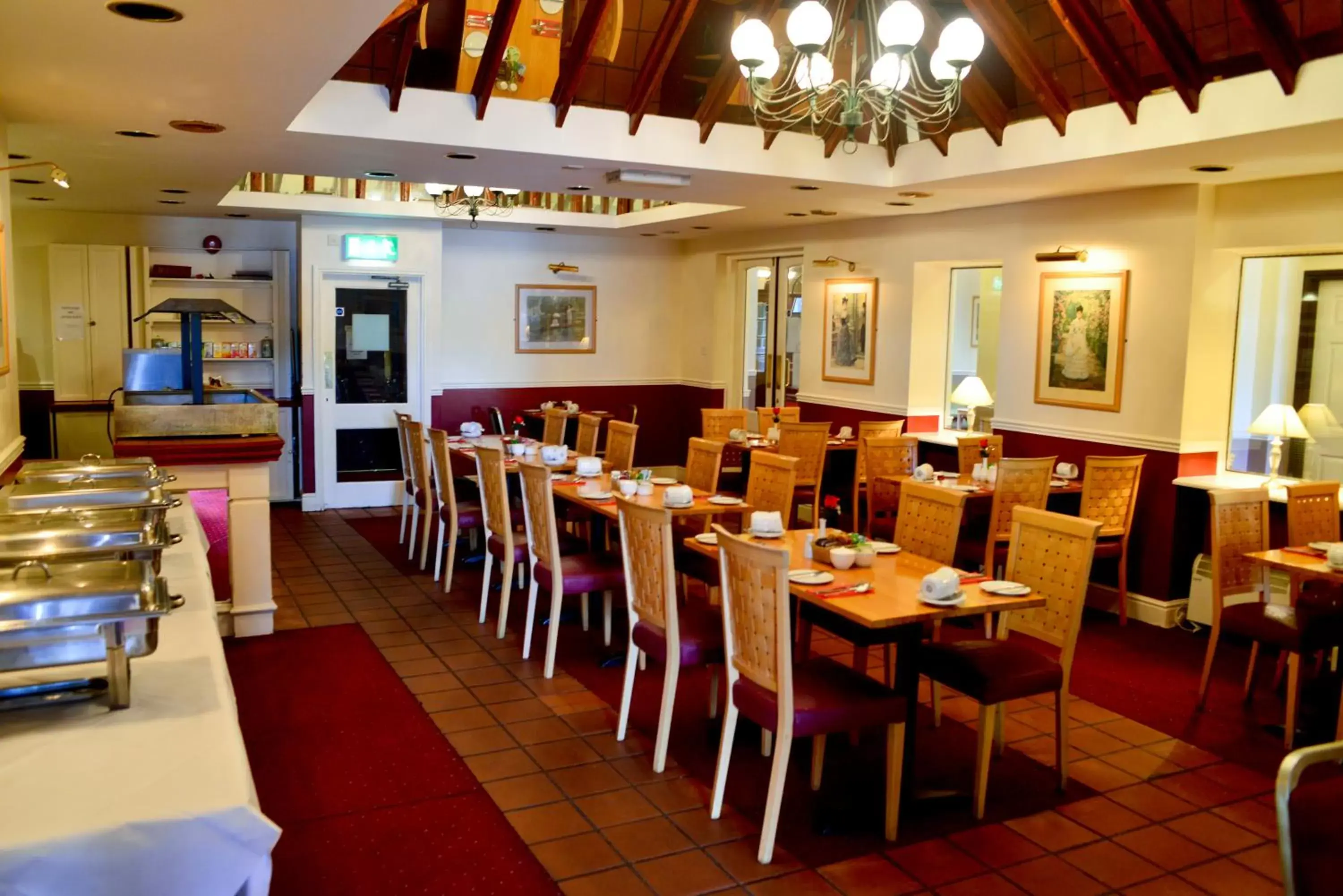 Restaurant/Places to Eat in The County Hotel