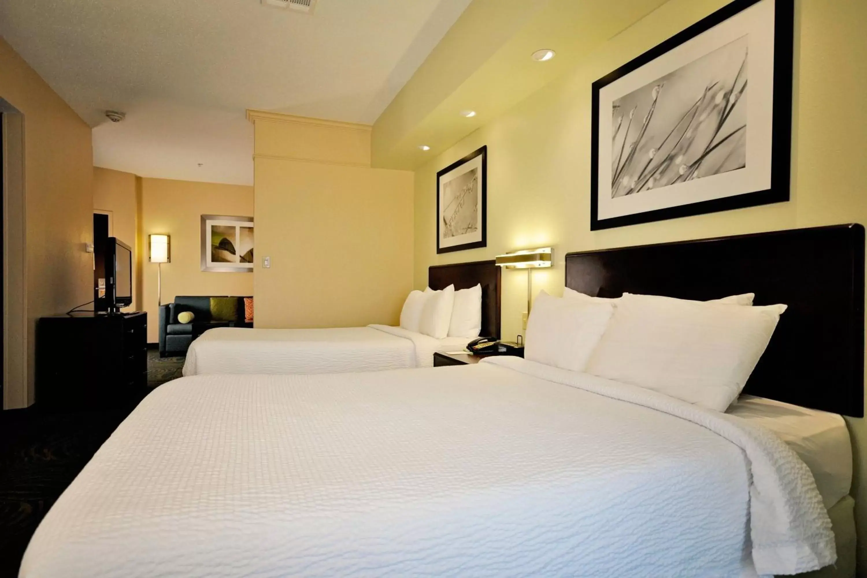 Photo of the whole room, Bed in SpringHill Suites Galveston Island