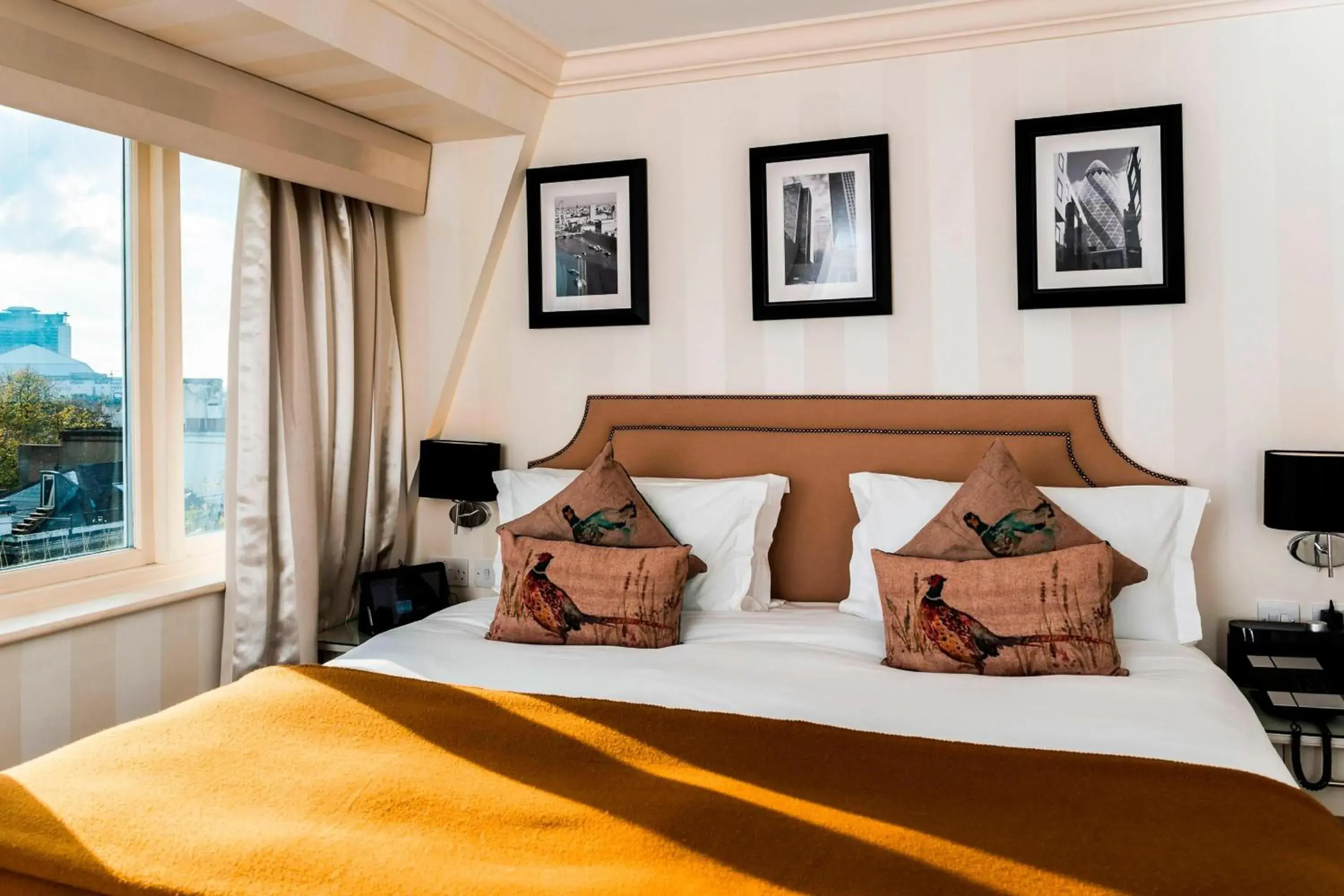 Photo of the whole room, Bed in Hotel Xenia, Autograph Collection by Marriott