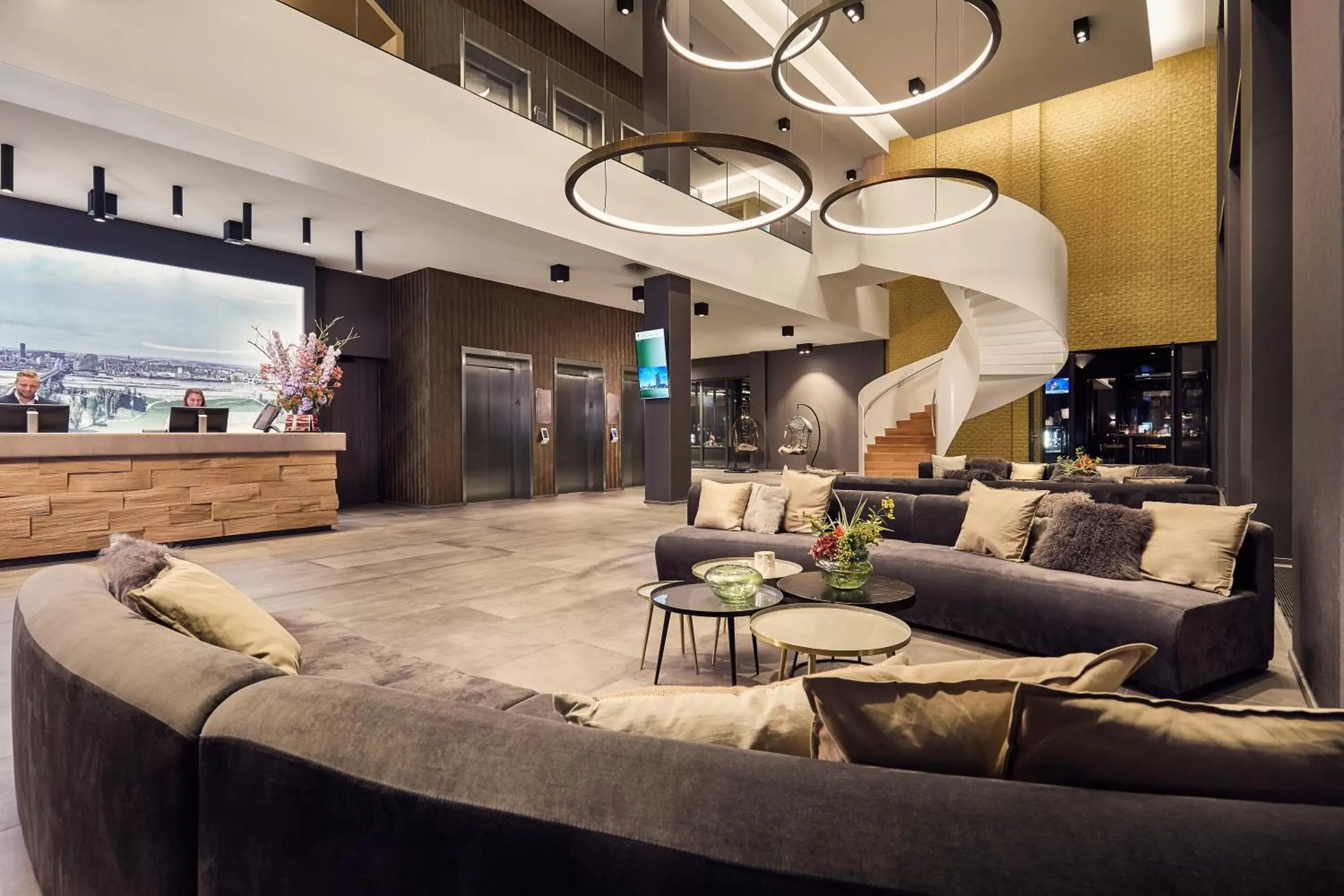 Night, Lobby/Reception in Van der Valk Hotel Nijmegen-Lent