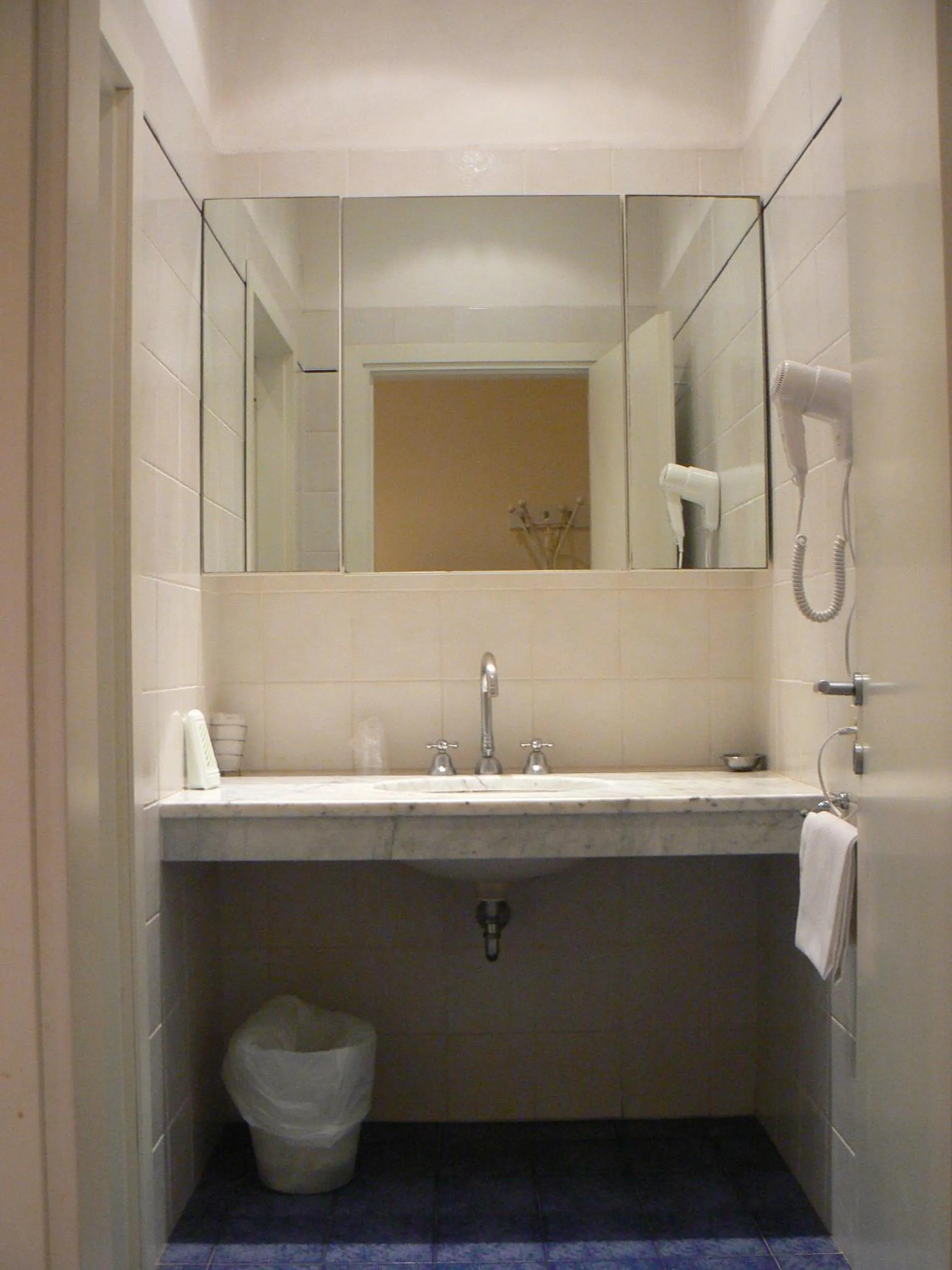 Bathroom in Hotel Moderno