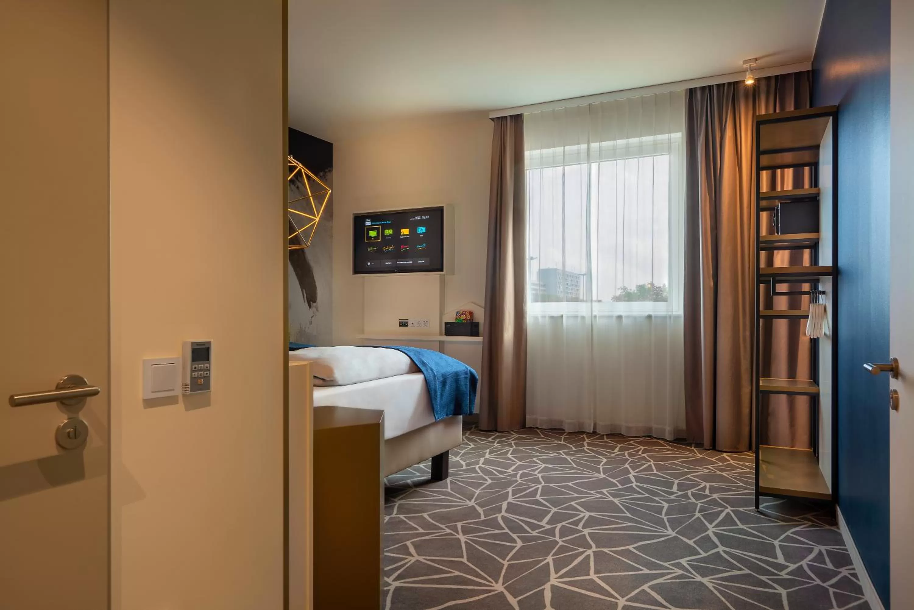 Bedroom, Bed in Holiday Inn - the niu, Ridge Halle Central Station by IHG