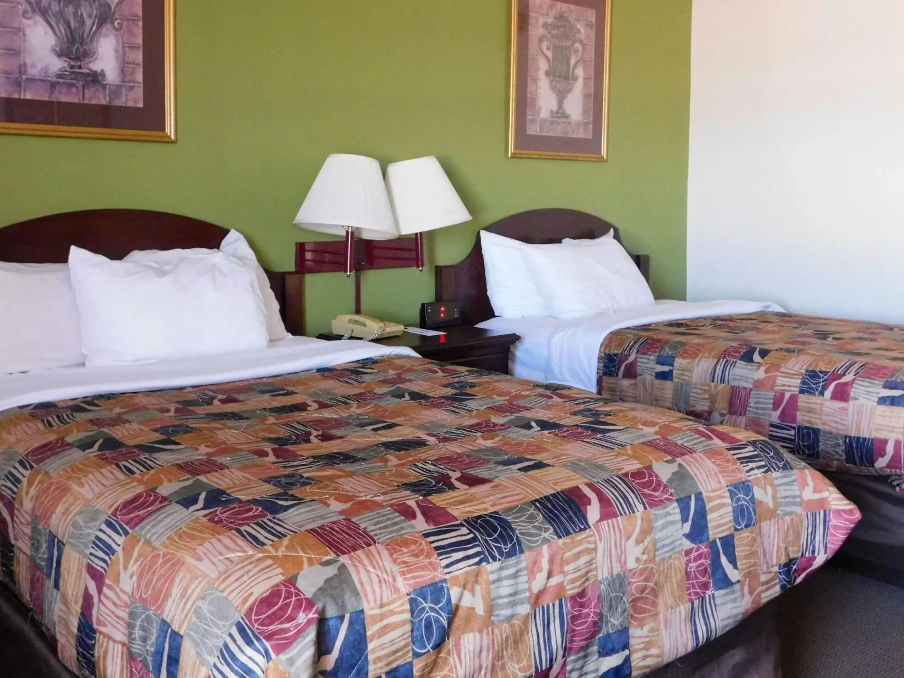 Photo of the whole room, Bed in Quality Inn & Suites Thomasville