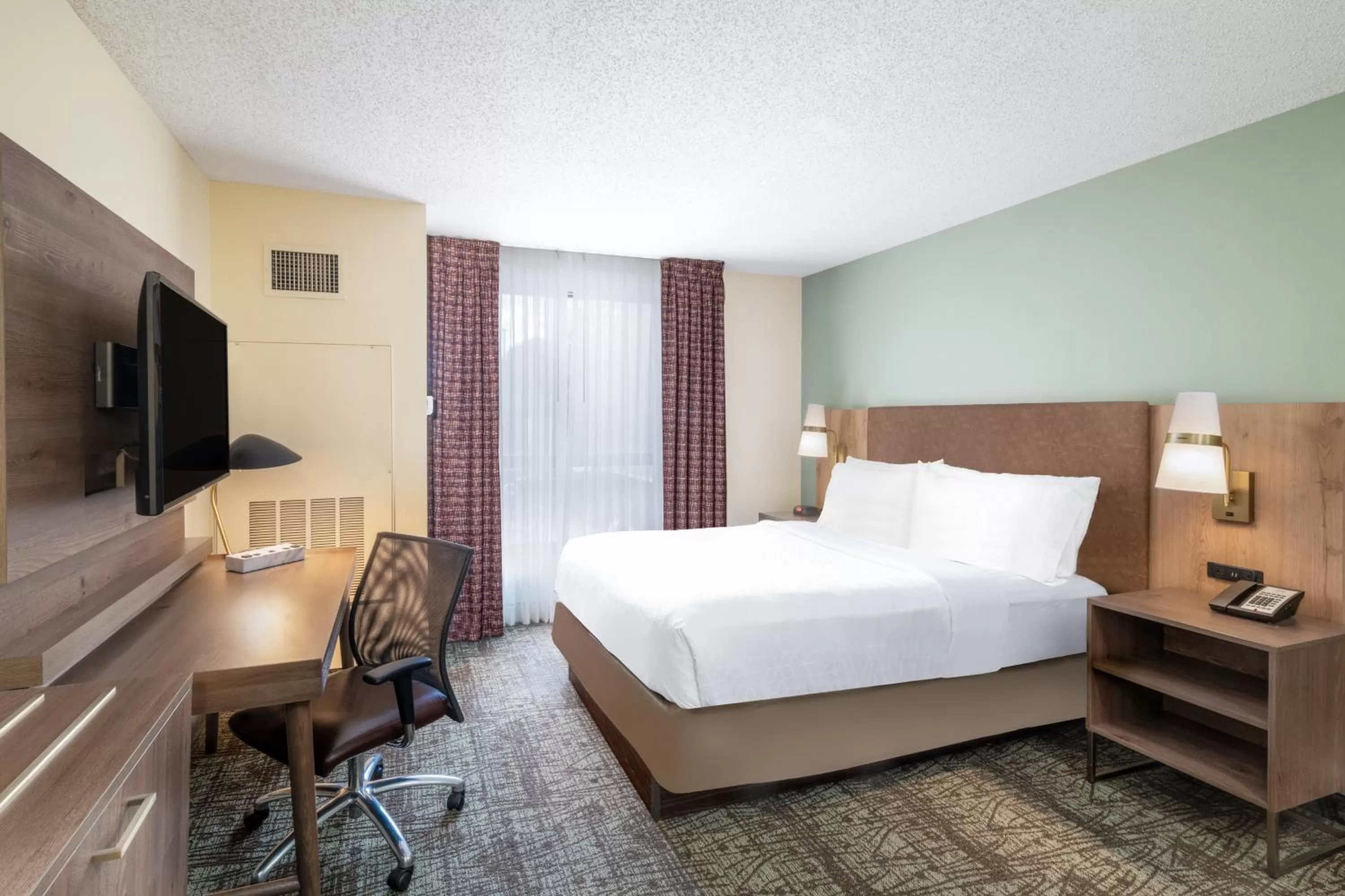 Photo of the whole room, Bed in Staybridge Suites Memphis-Poplar Ave East by IHG