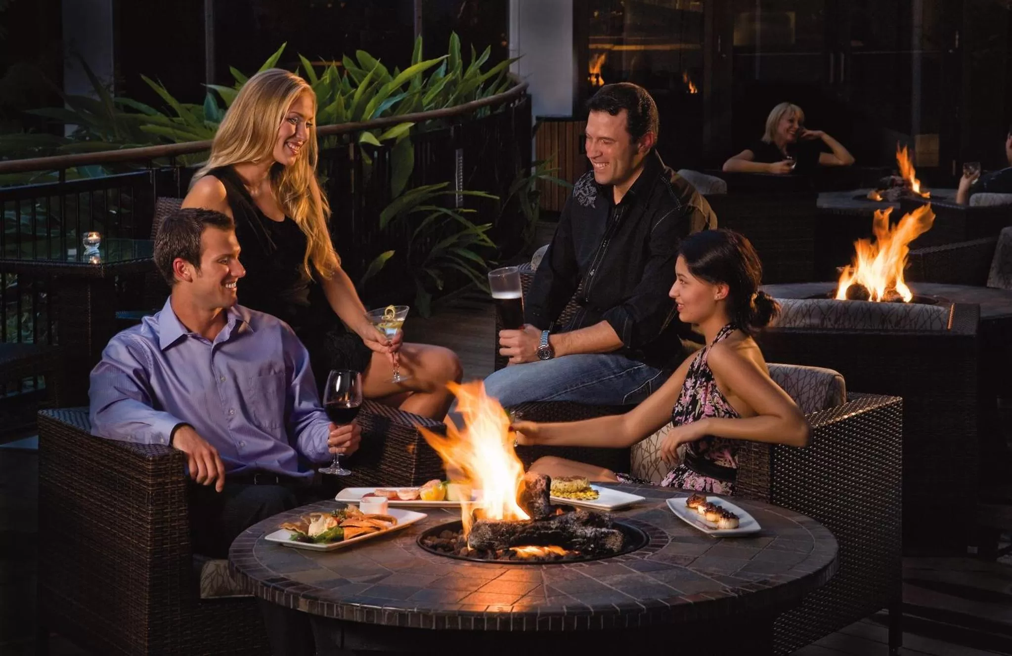 Lounge or bar in Omni Houston Hotel