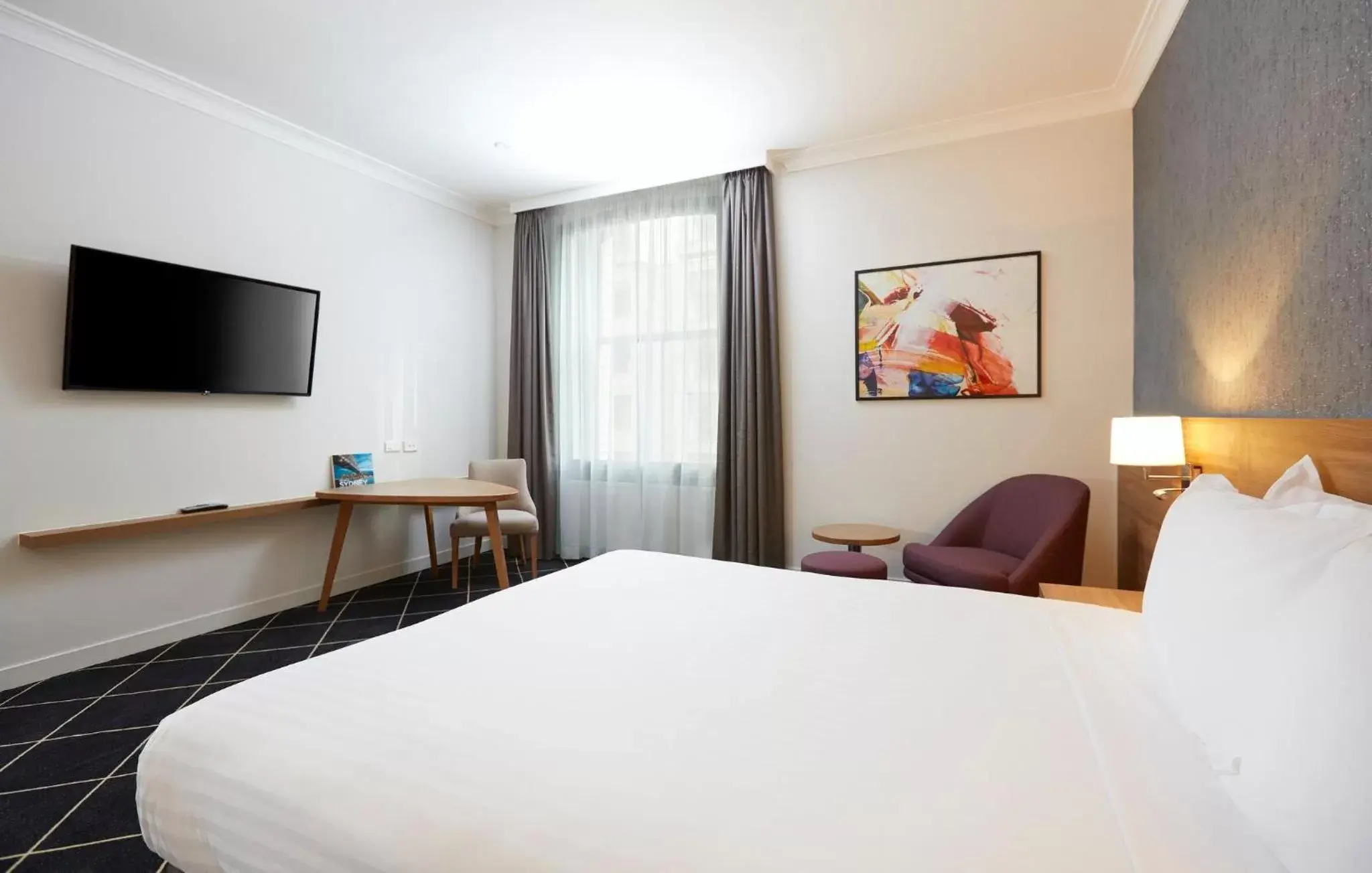 Photo of the whole room, Bed in Holiday Inn Darling Harbour, an IHG Hotel