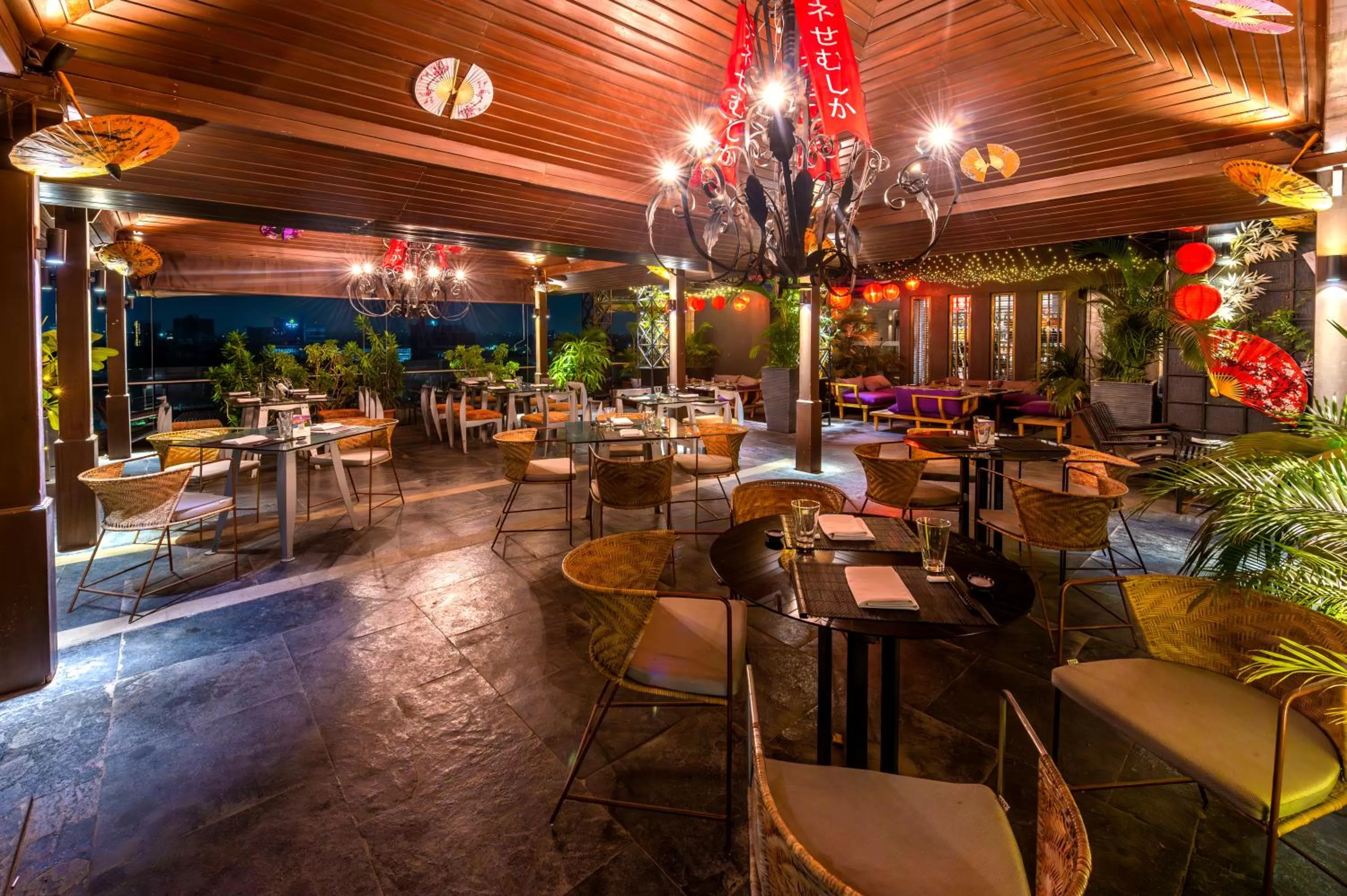 Restaurant/places to eat in O Hotel Pune