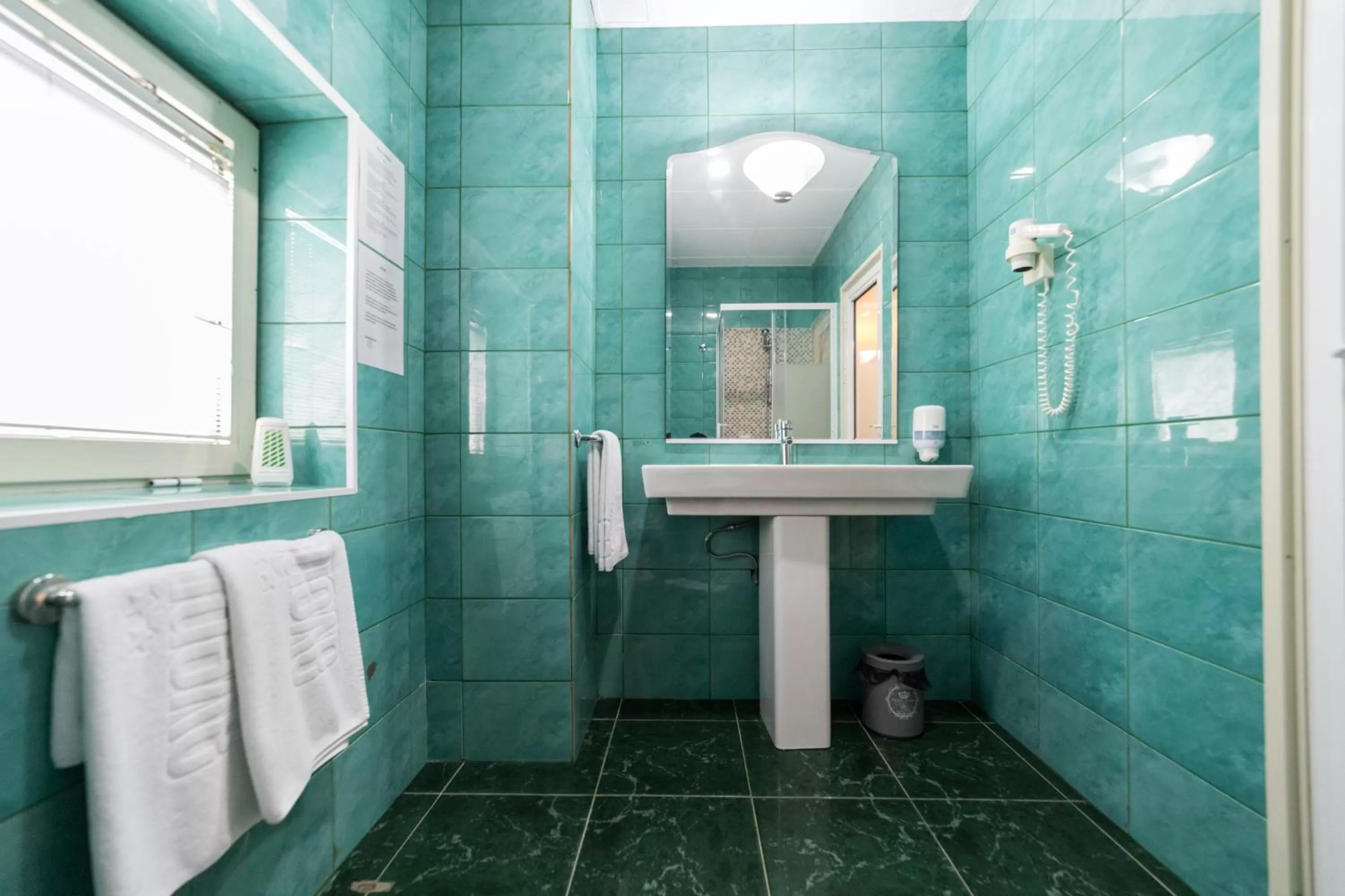 Bathroom in Avenue Palm Eforie - Avenue Hotels