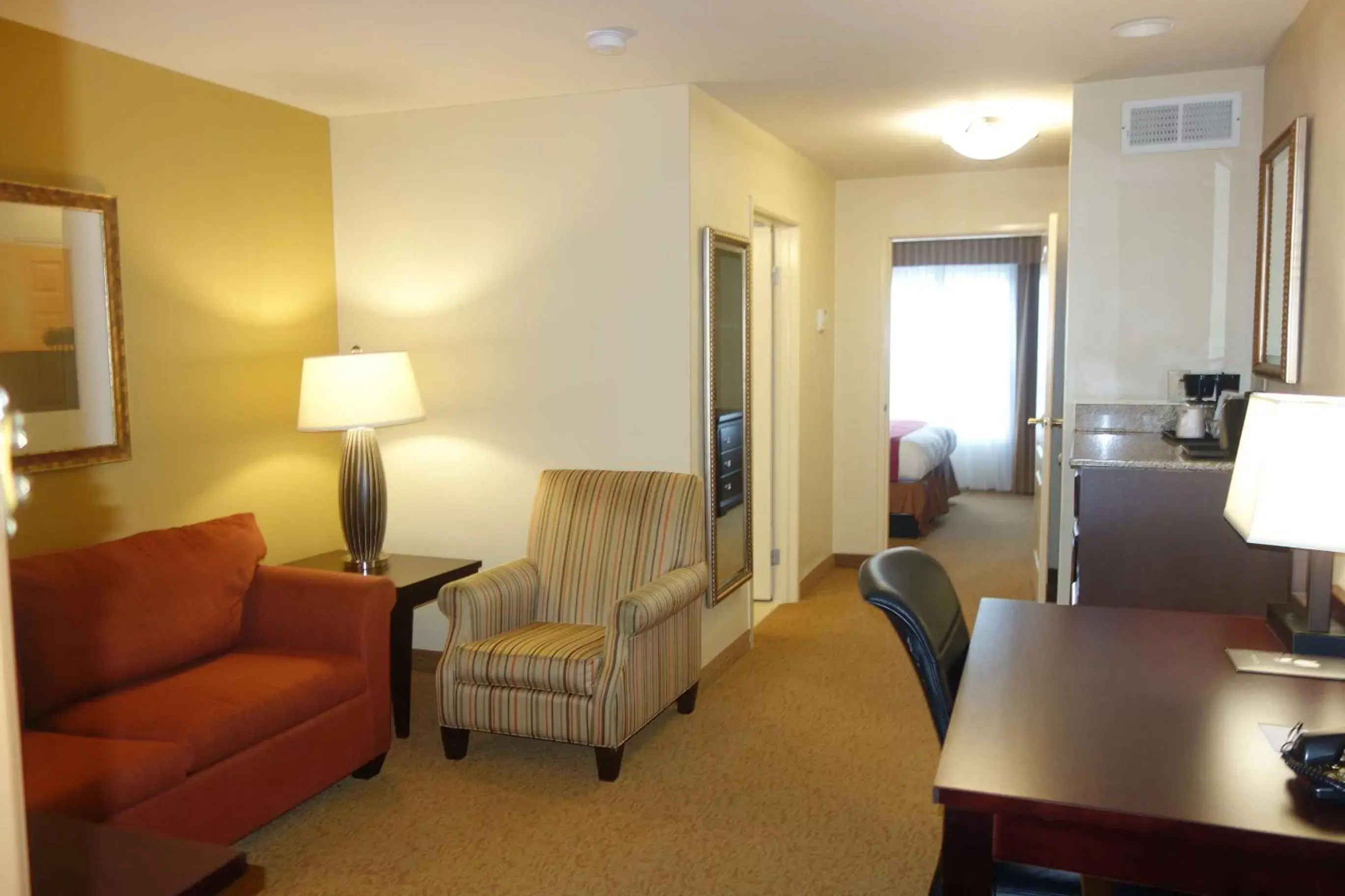 Photo of the whole room, Seating Area in Country Inn & Suites by Radisson, Rome, GA