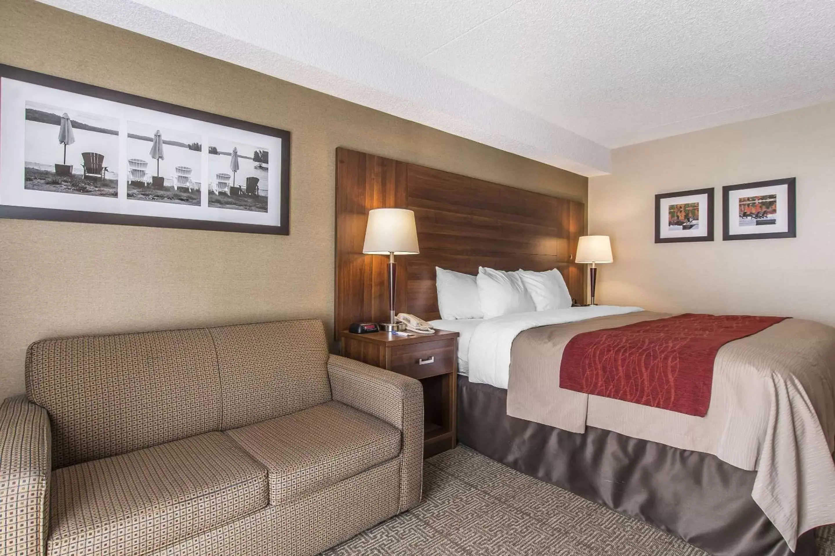 Photo of the whole room, Bed in Comfort Inn Huntsville