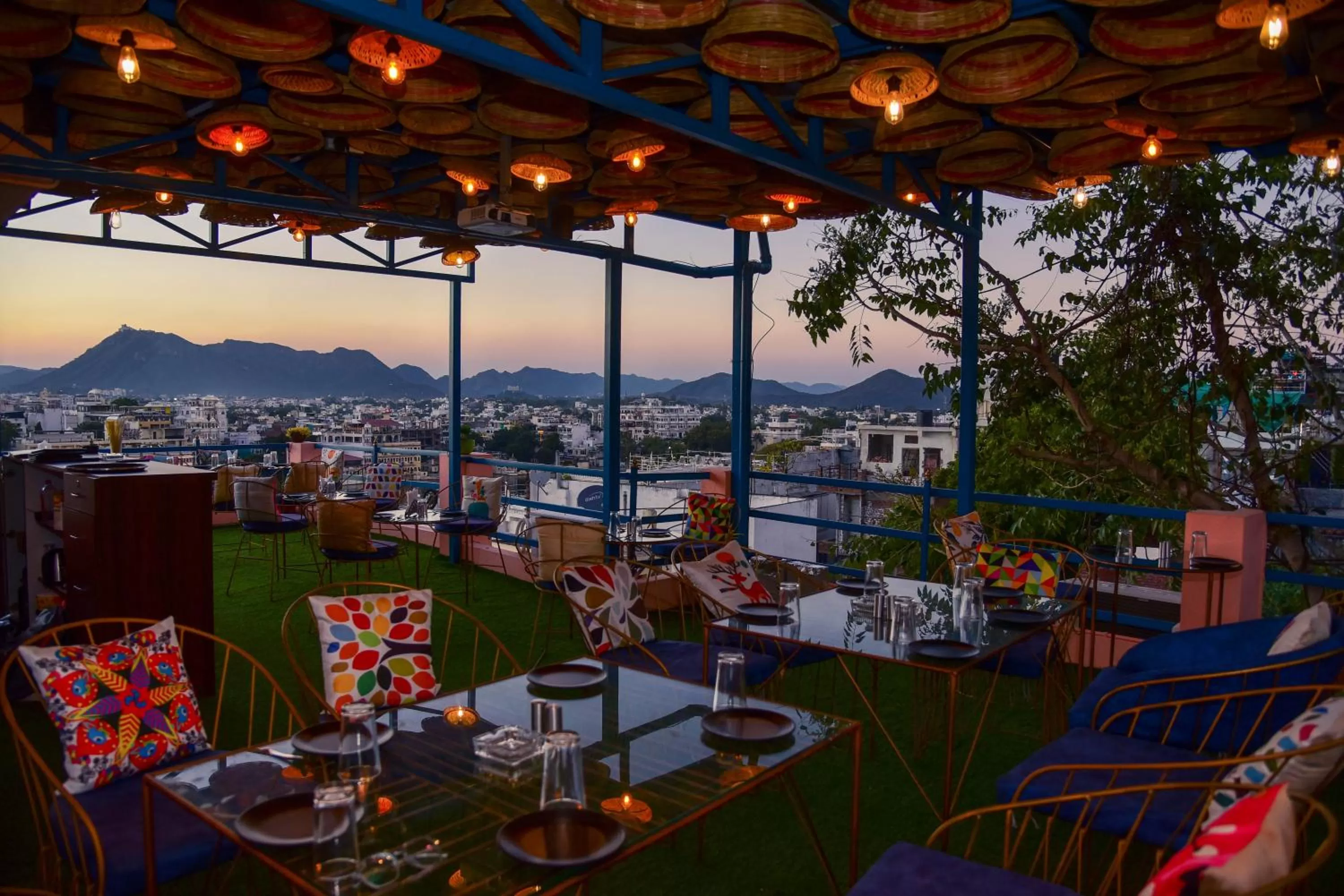 Restaurant/places to eat in Hotel Casa by the lake