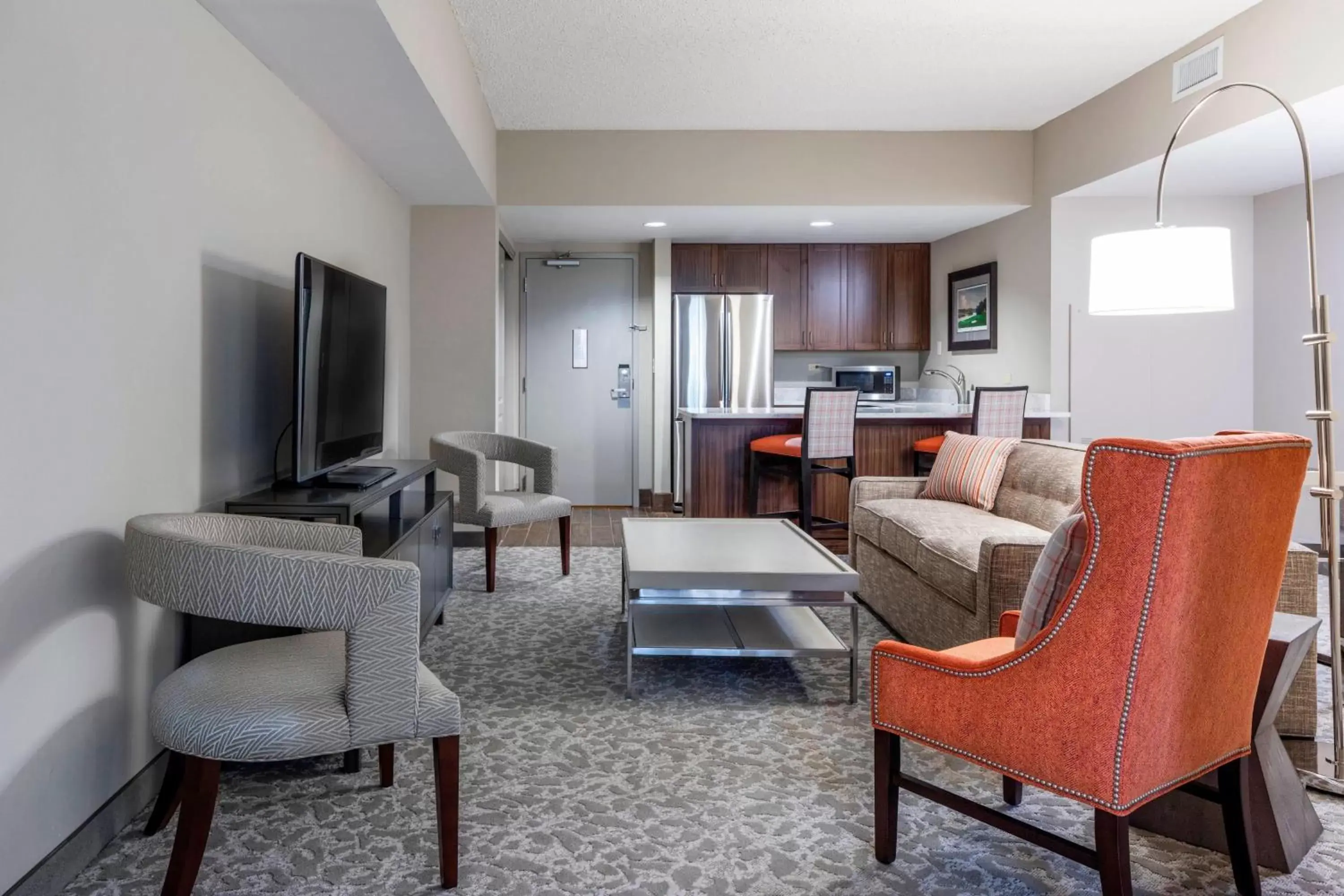 Living room, Seating Area in Auburn Marriott Opelika Resort & Spa at Grand National