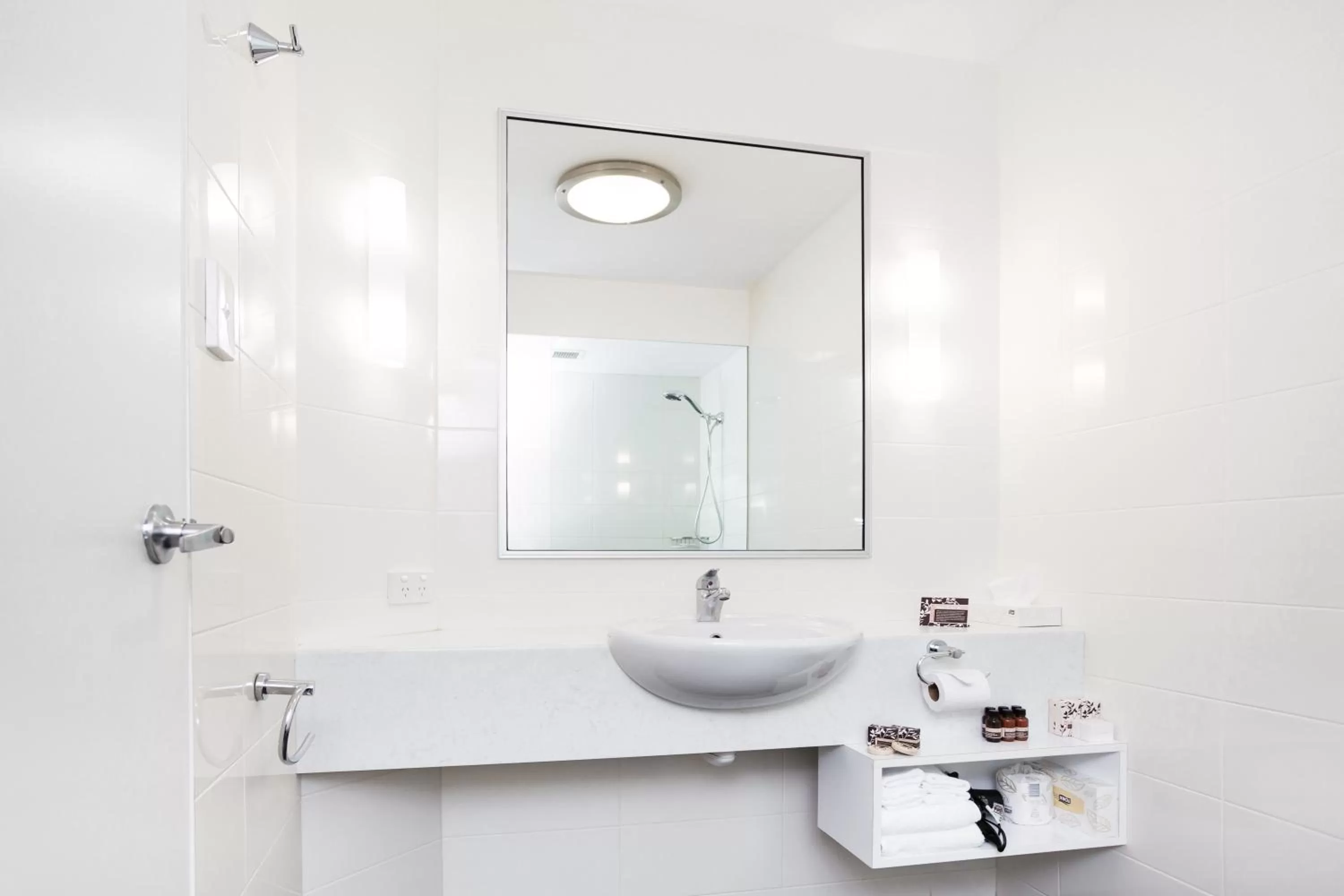 Bathroom in St Ives Apartments