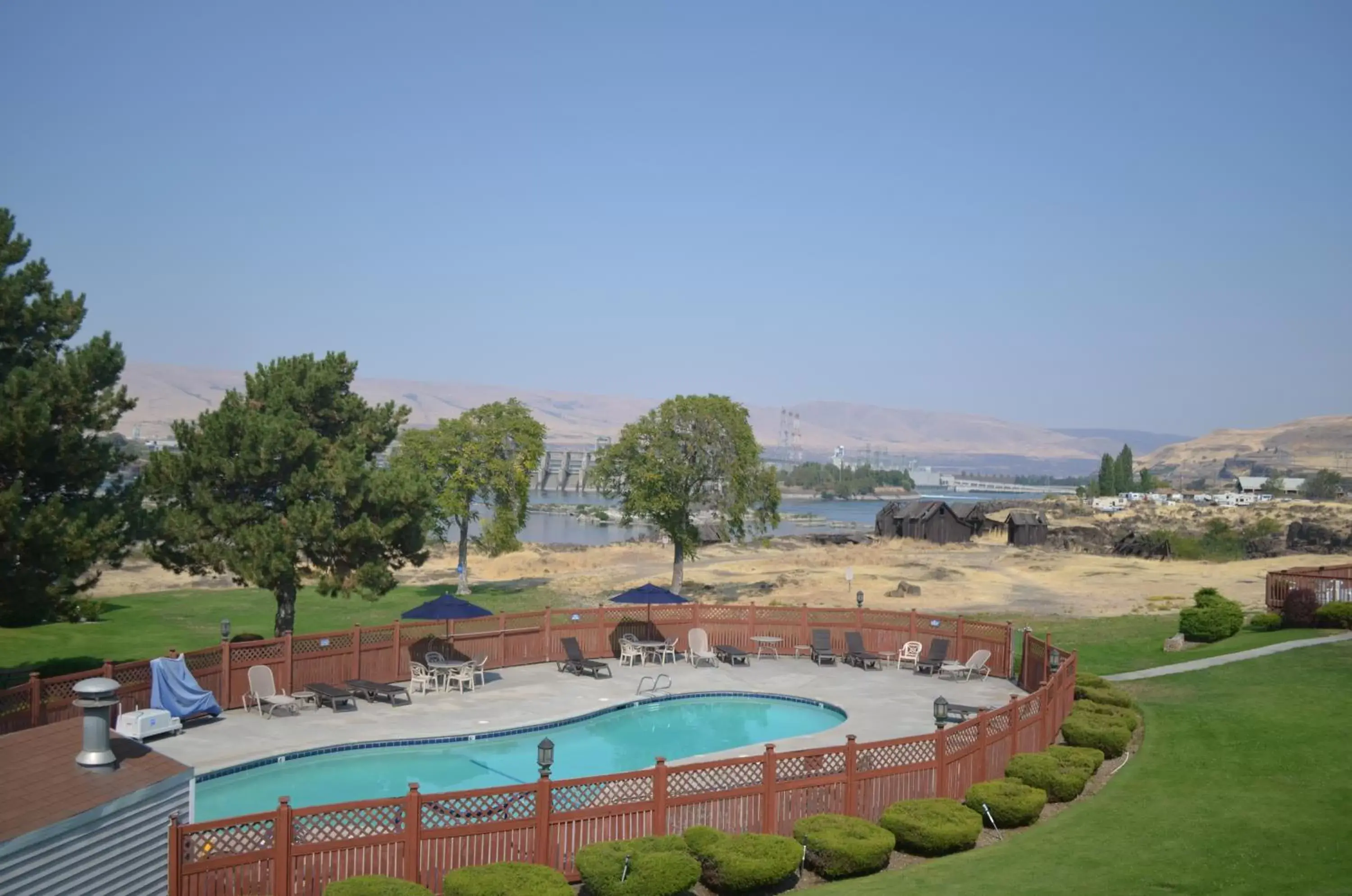 Balcony/Terrace, Pool View in Shilo Inns Suites The Dalles Balcony/Terrace, Pool View in Shilo Inns Suites The Dalles