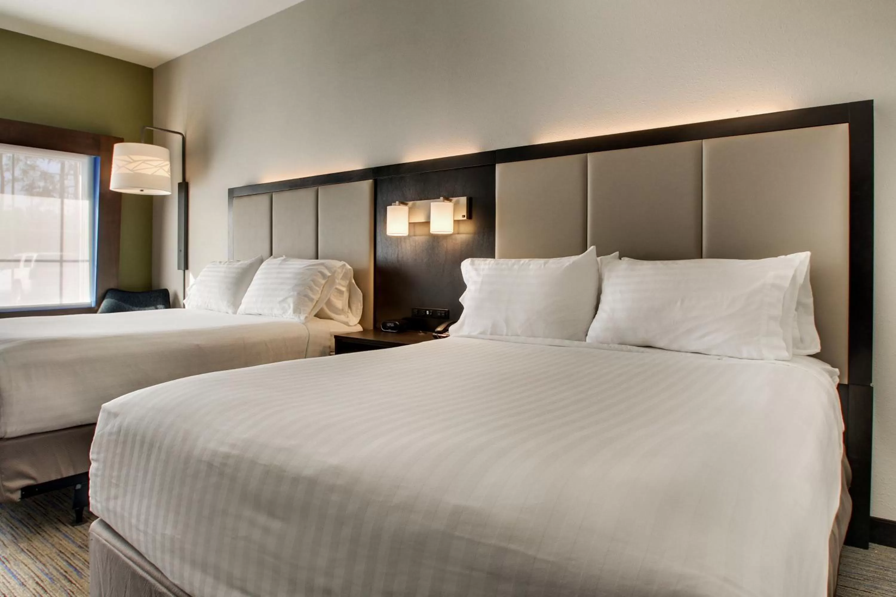 Bed in Holiday Inn Express & Suites Charleston NE Mt Pleasant US17 by IHG