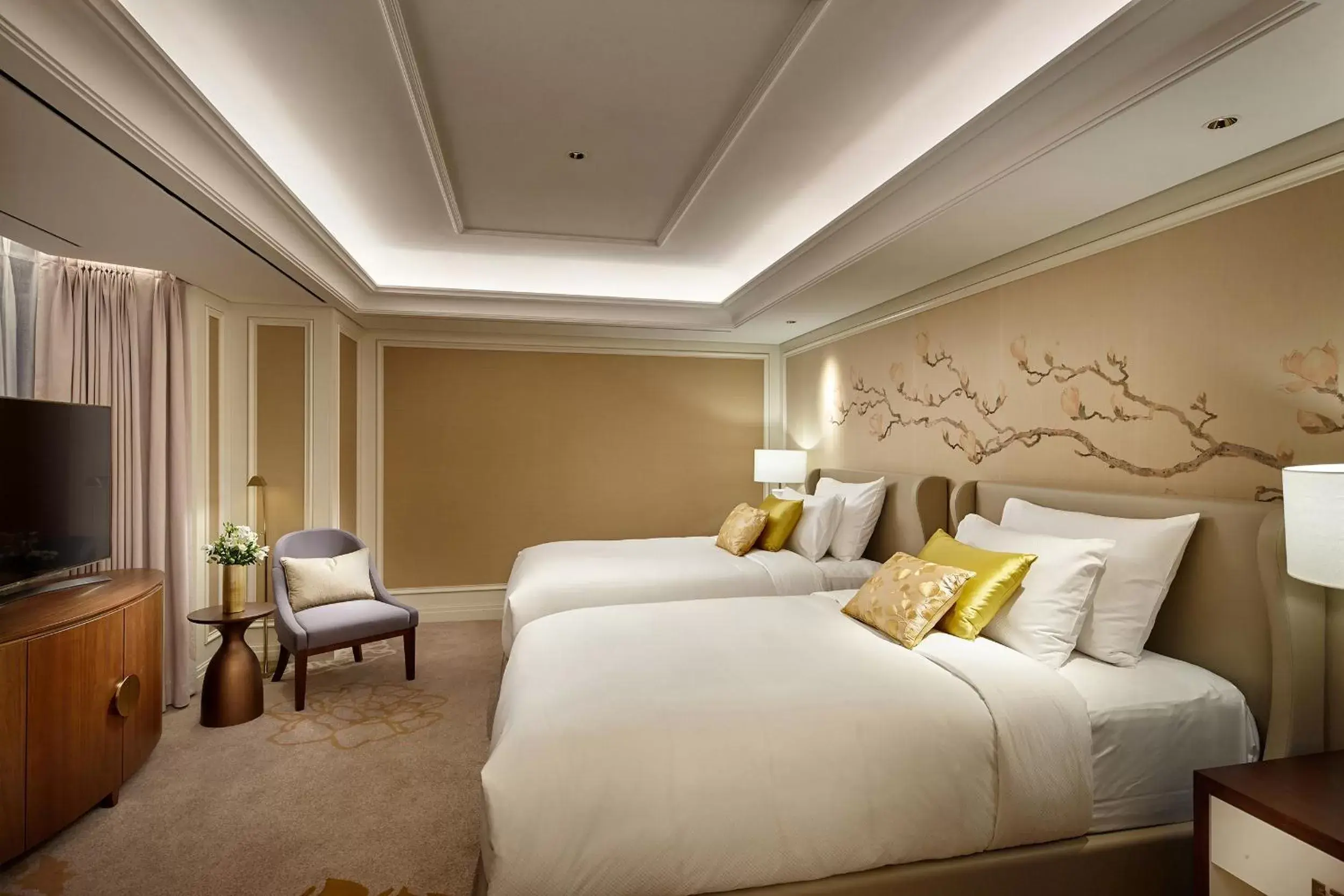 Bedroom, Bed in Lotte Hotel Seoul