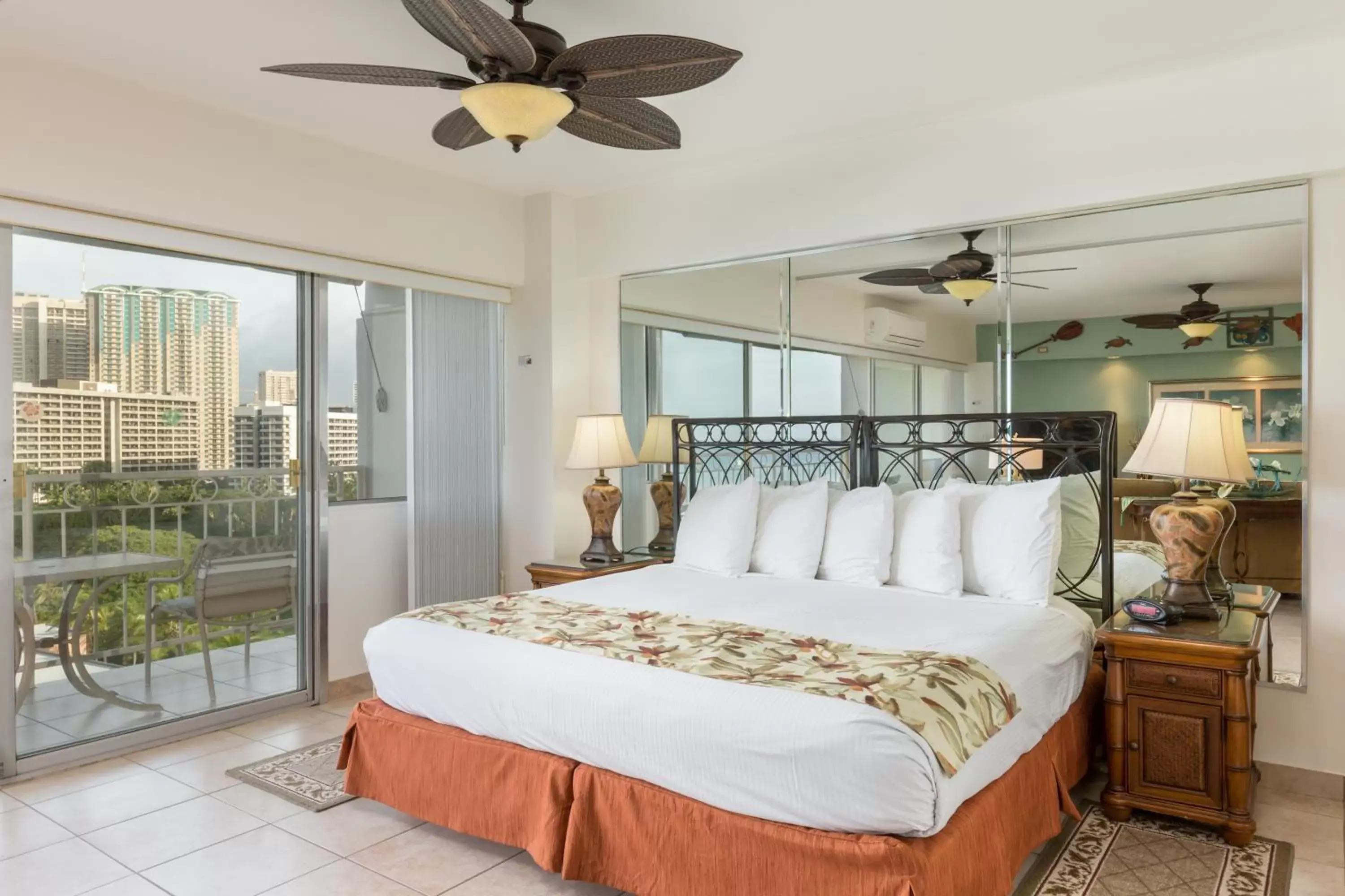 Bedroom, Bed in Castle Waikiki Shore Beachfront Condominiums