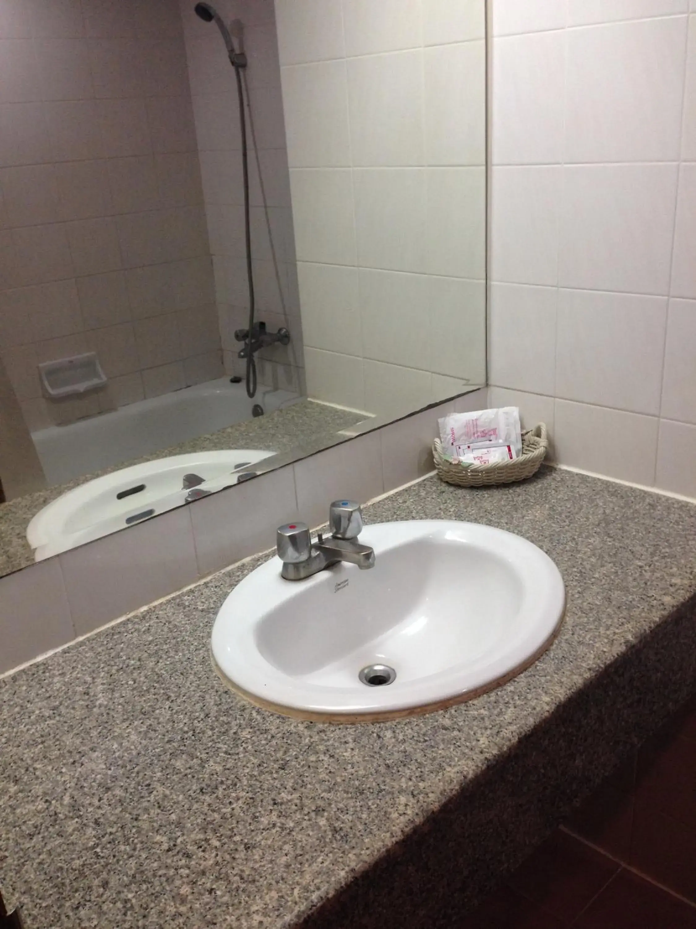 Basic Double or Twin Room in Hatyai Merridian Hotel Basic Double or Twin Room in Hatyai Merridian Hotel