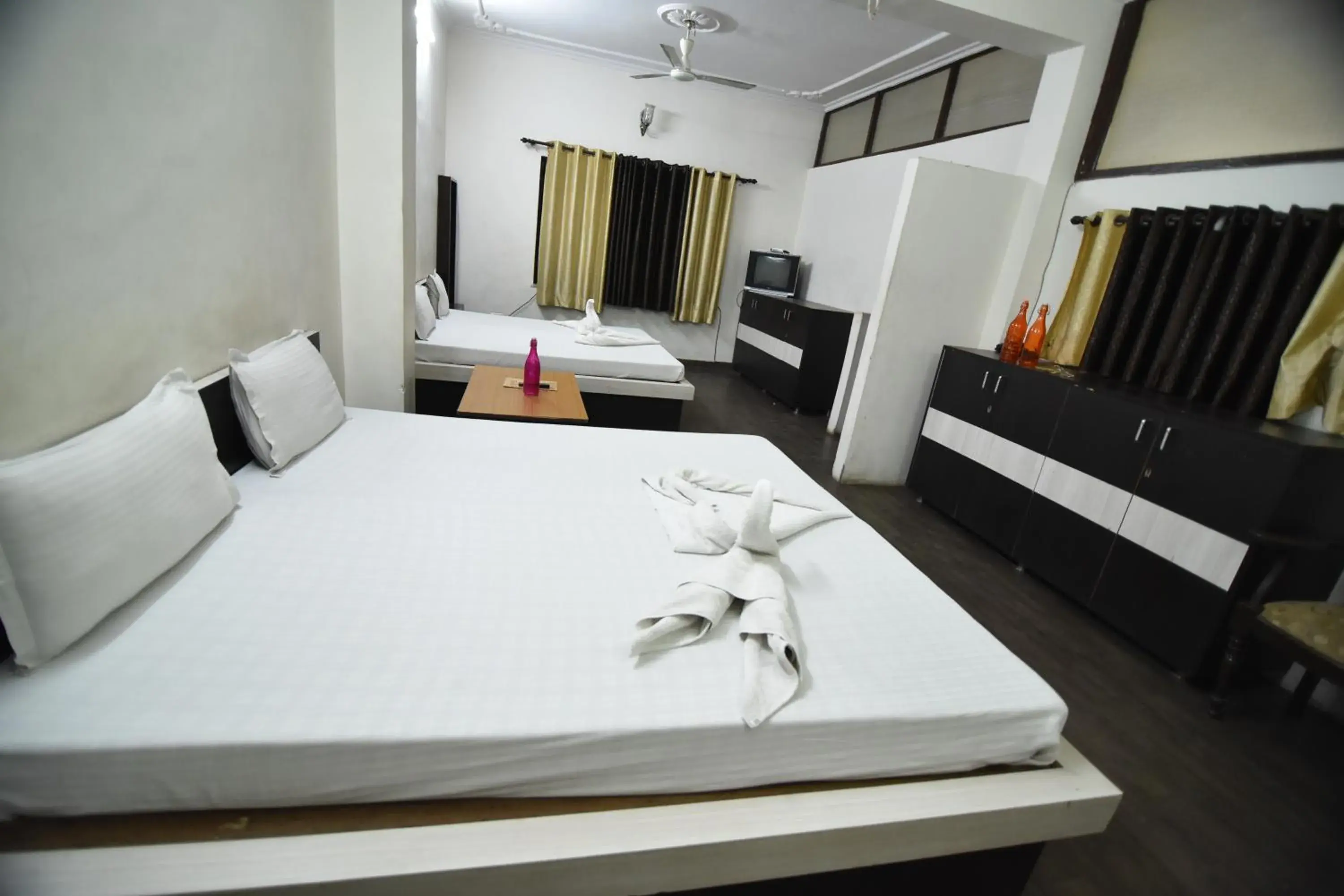 Photo of the whole room, Bed in Hotel Vaishnavi