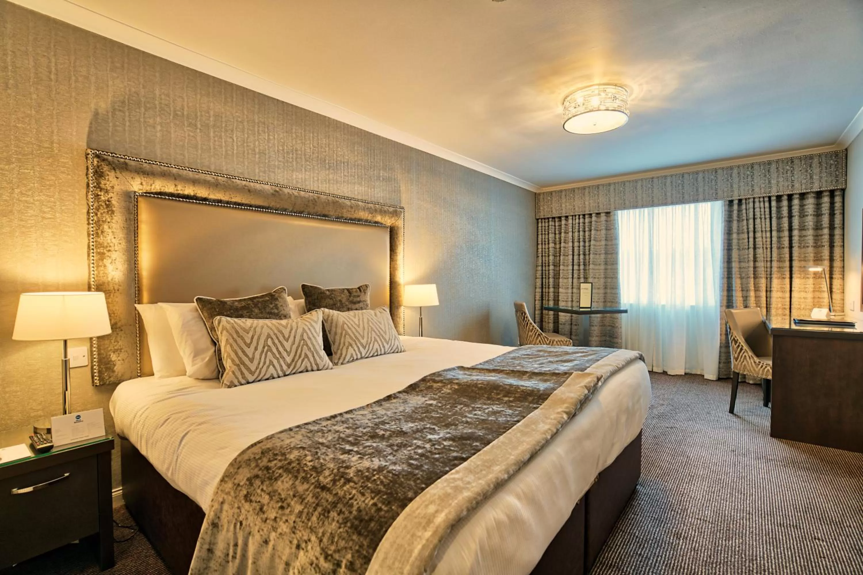 Seating area, Bed in Inverness Palace Hotel & Spa, WorldHotels Distinctive