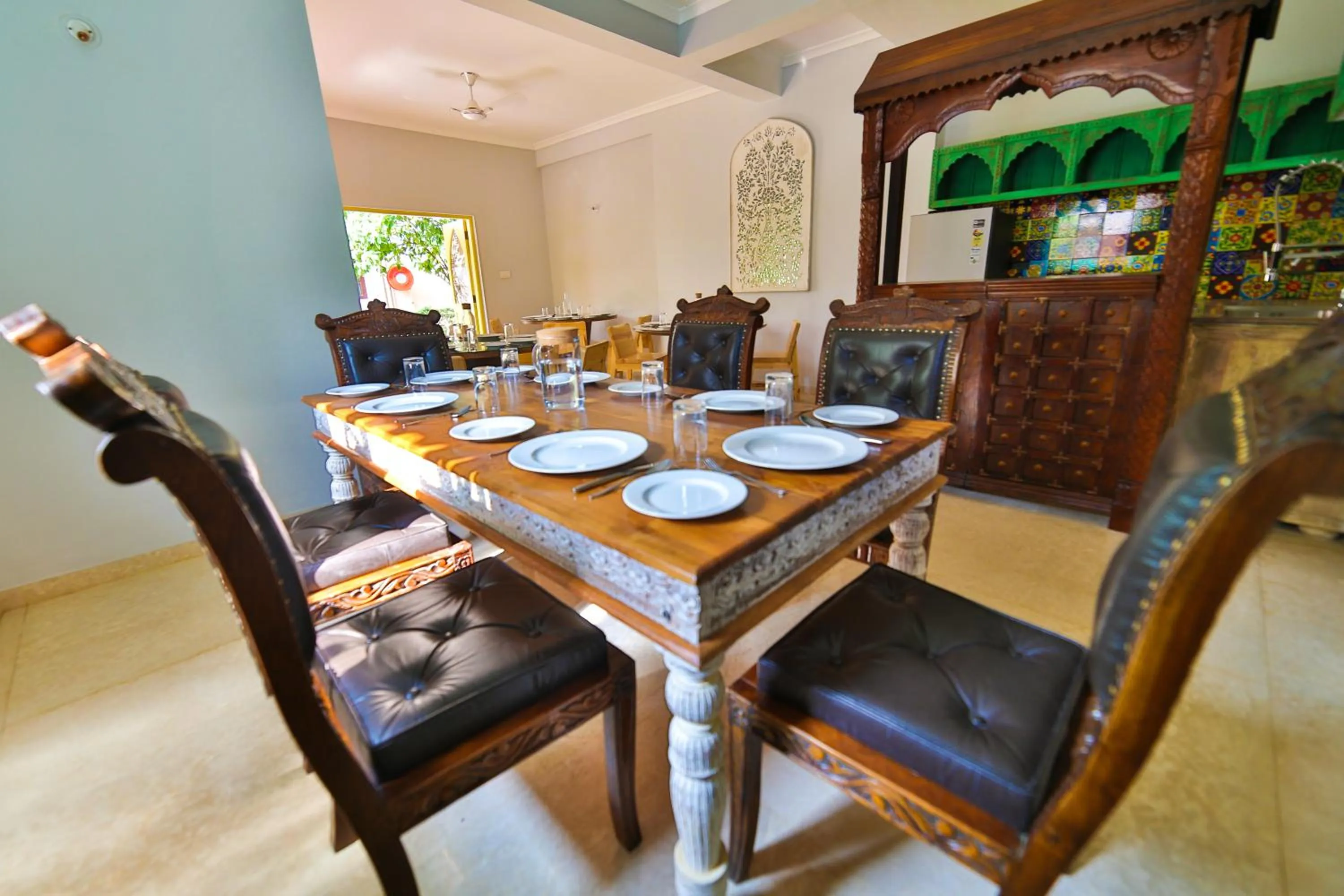 Restaurant/Places to Eat in Amour Resort