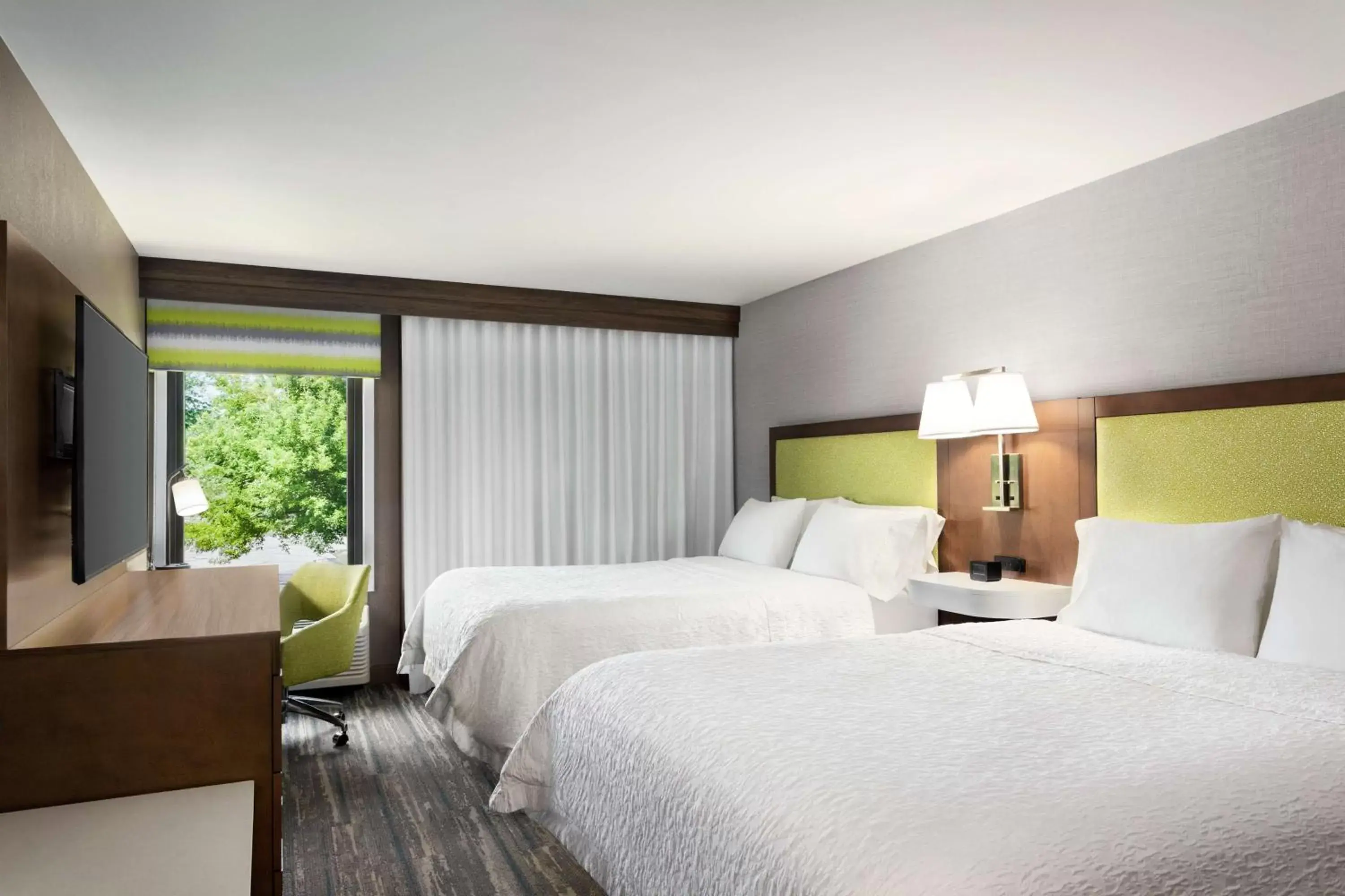 Bedroom, Bed in Hampton Inn Milwaukee Brookfield Bedroom, Bed in Hampton Inn Milwaukee Brookfield