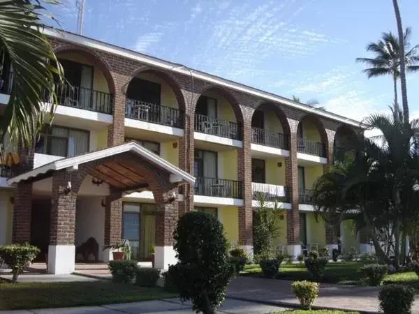 Property Building in Costa Alegre Hotel & Suites