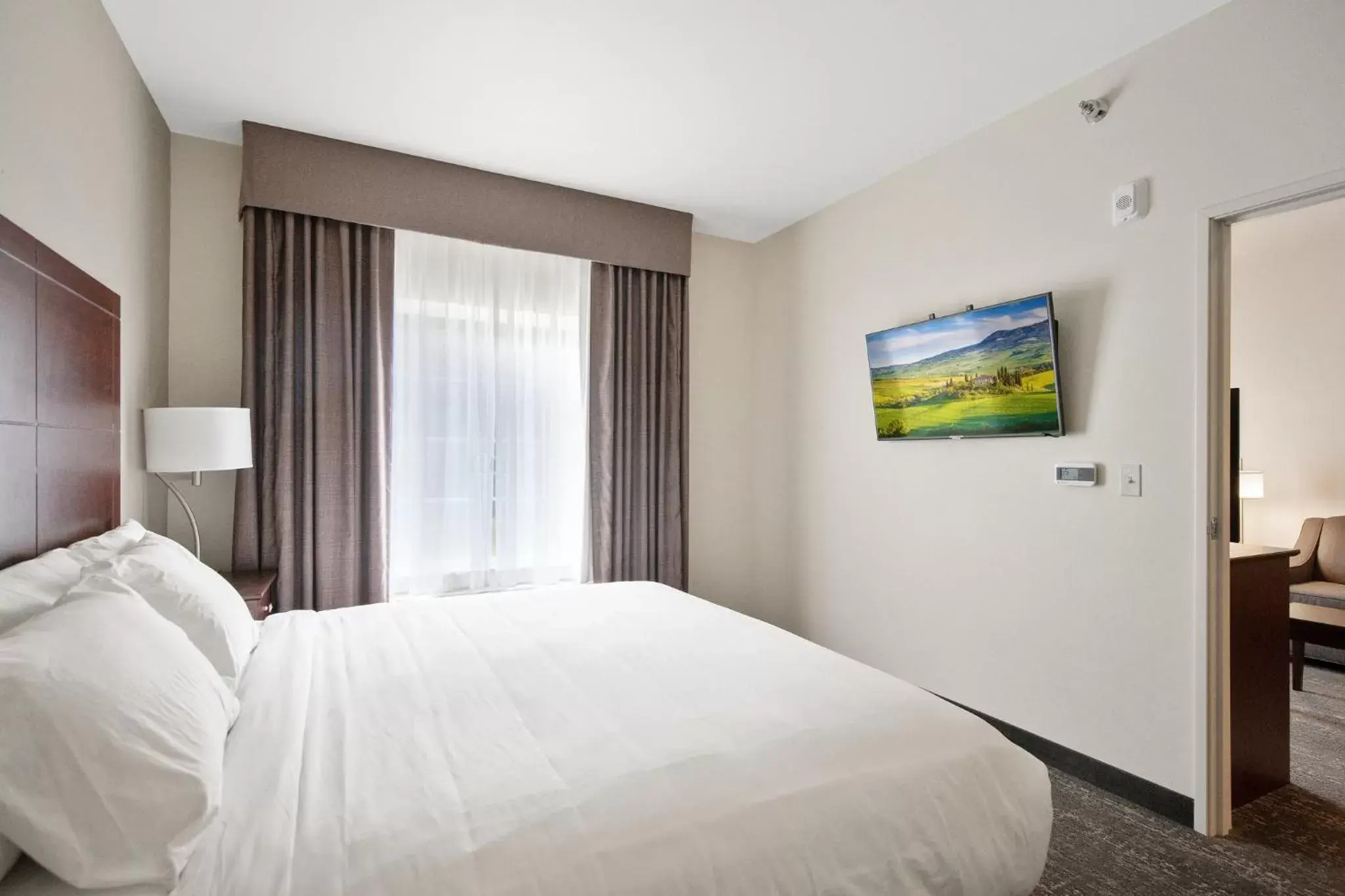 Bed in Cobblestone Hotel & Suites - Lamar