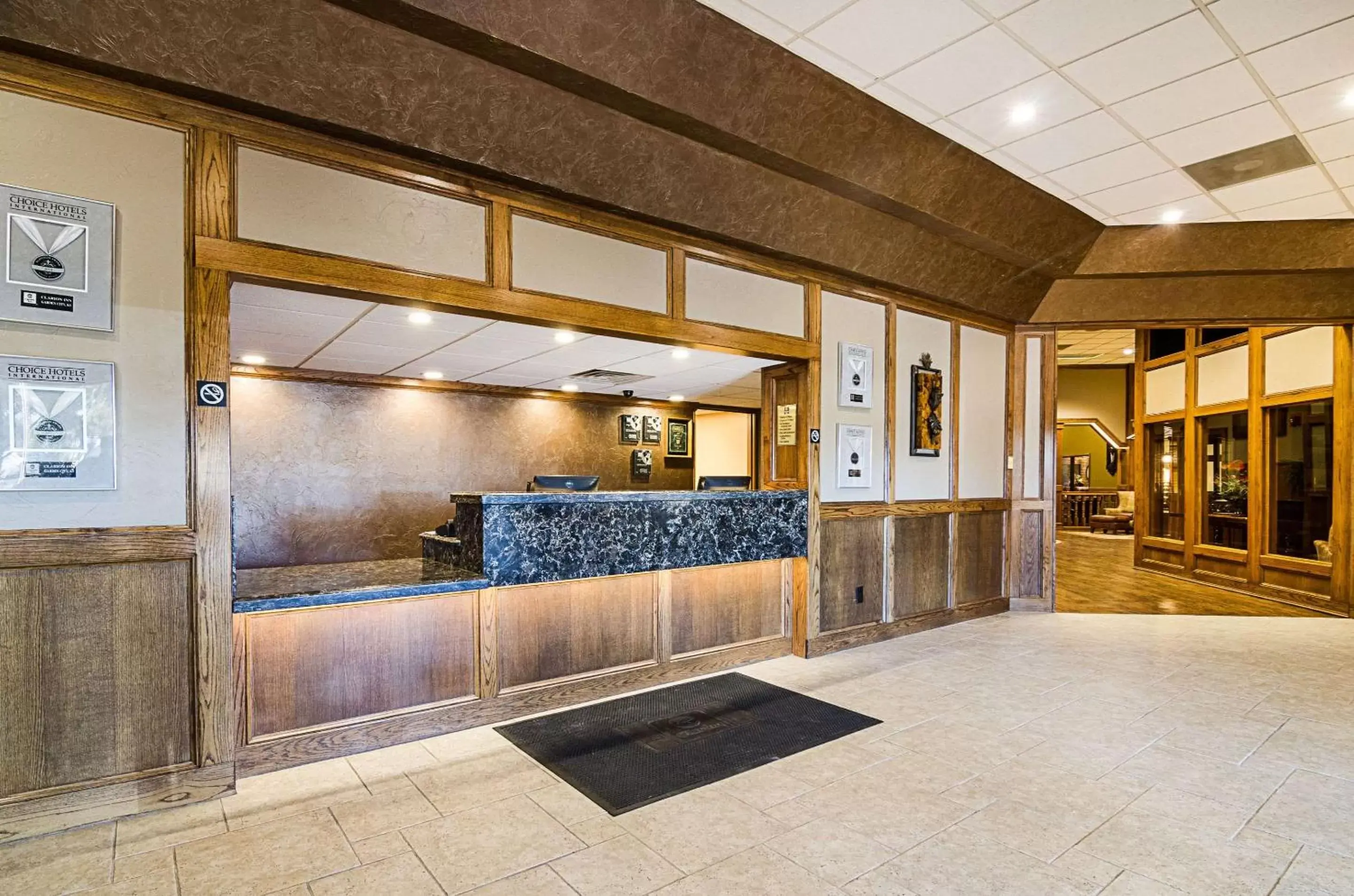 Lobby or reception, Lobby/Reception in Clarion Inn Garden City