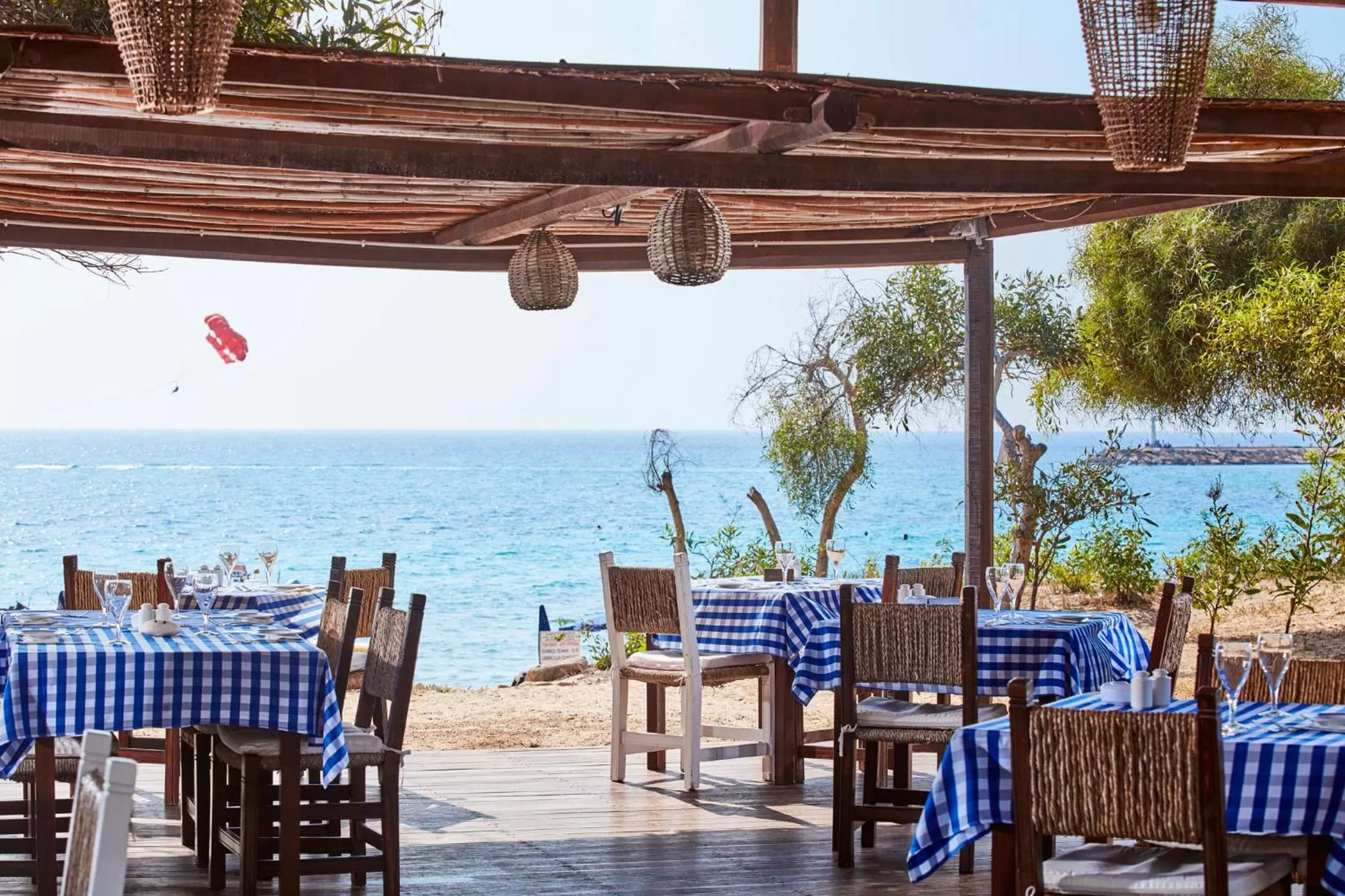 Restaurant/places to eat in Grecian Bay