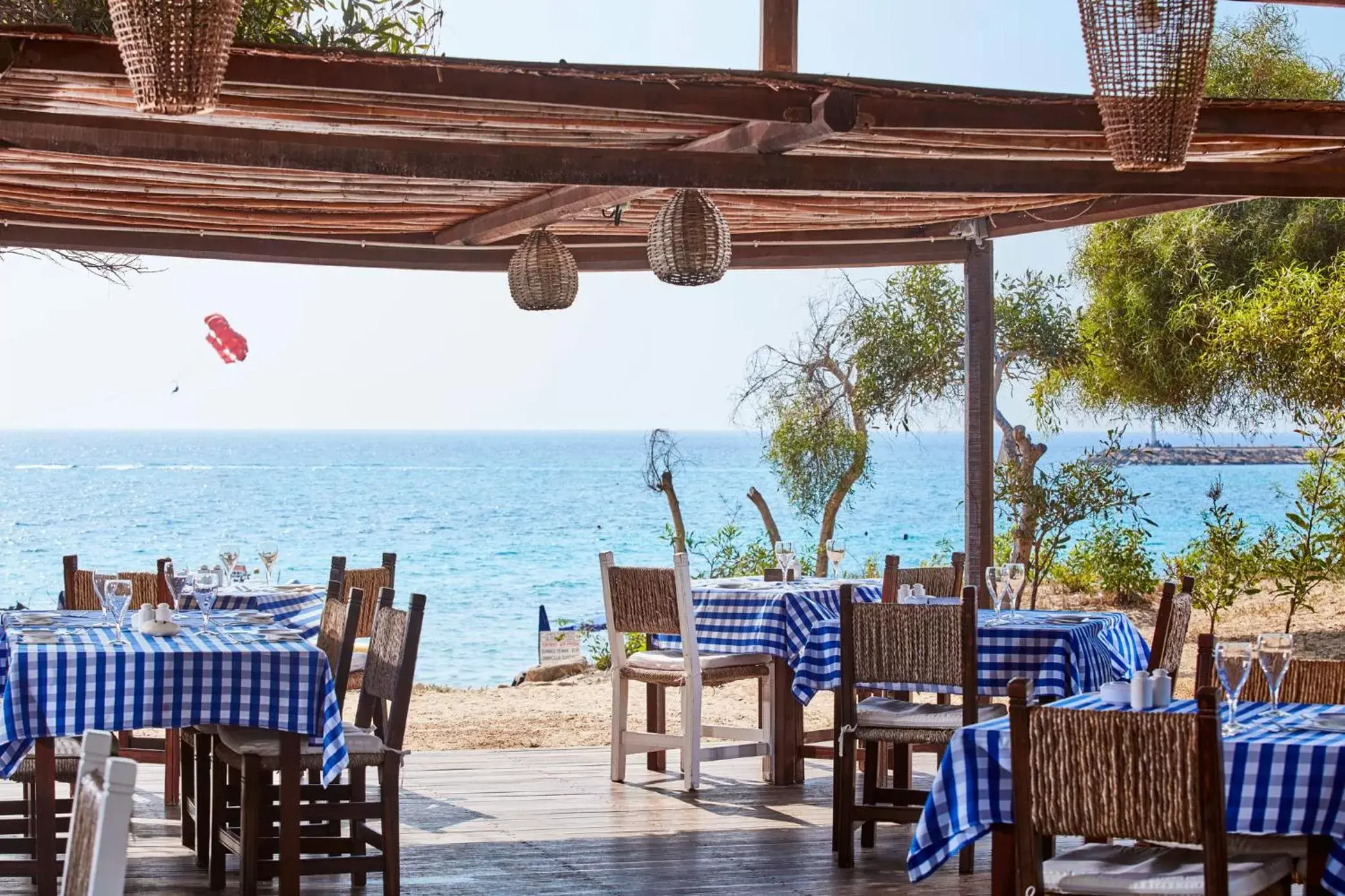 Restaurant/Places to Eat in Grecian Bay