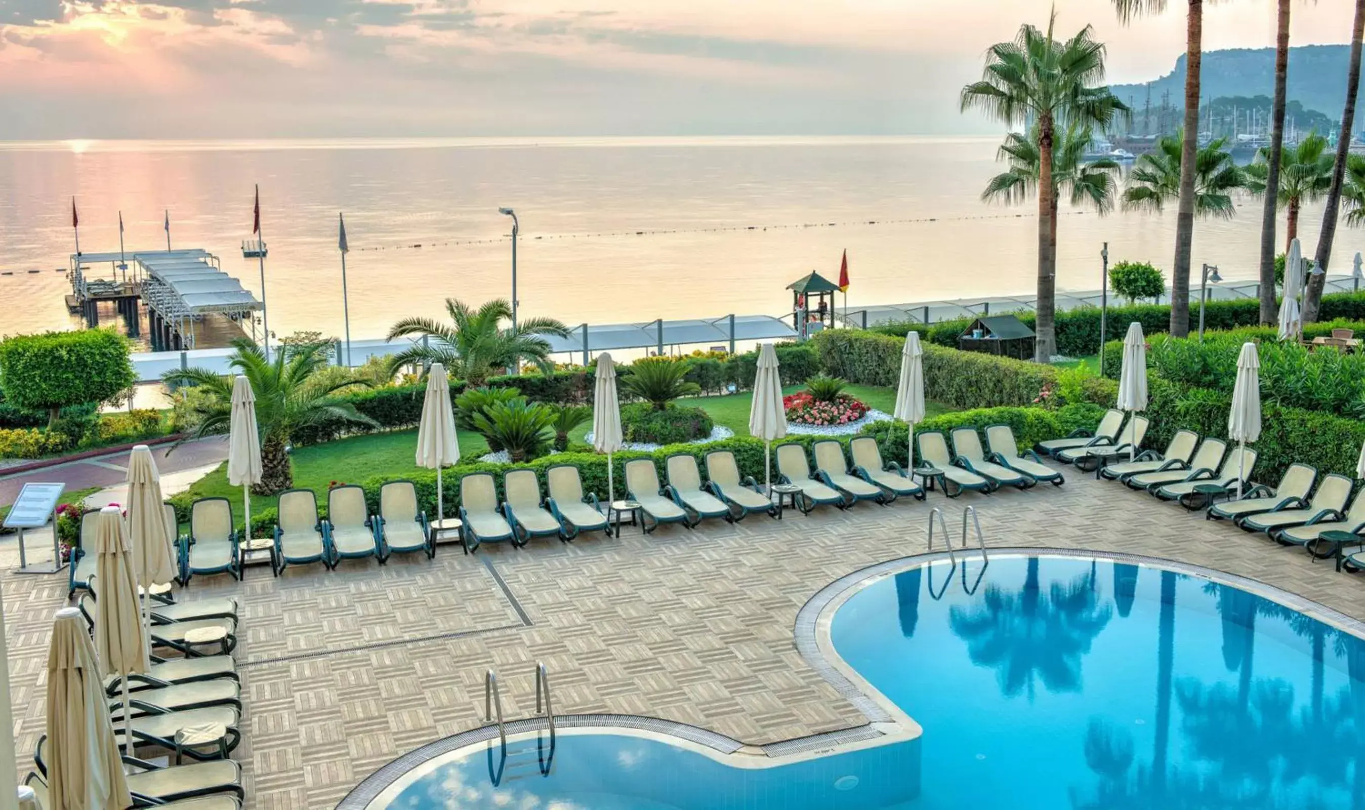 Patio, Pool View in Golden Lotus Hotel