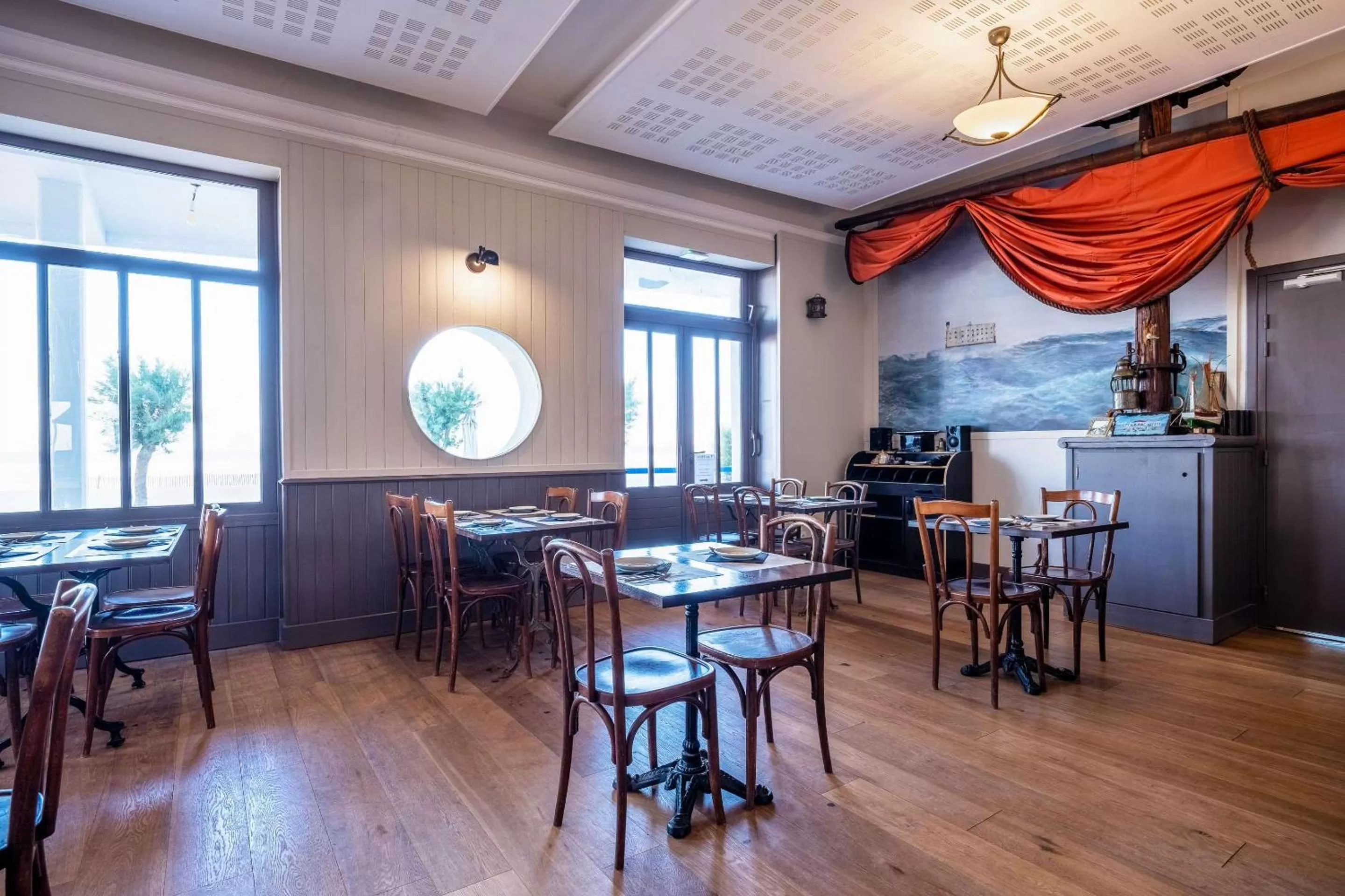 Restaurant/places to eat in Les Flots - Hôtel et Restaurant face à l'océan - Châtelaillon-Plage