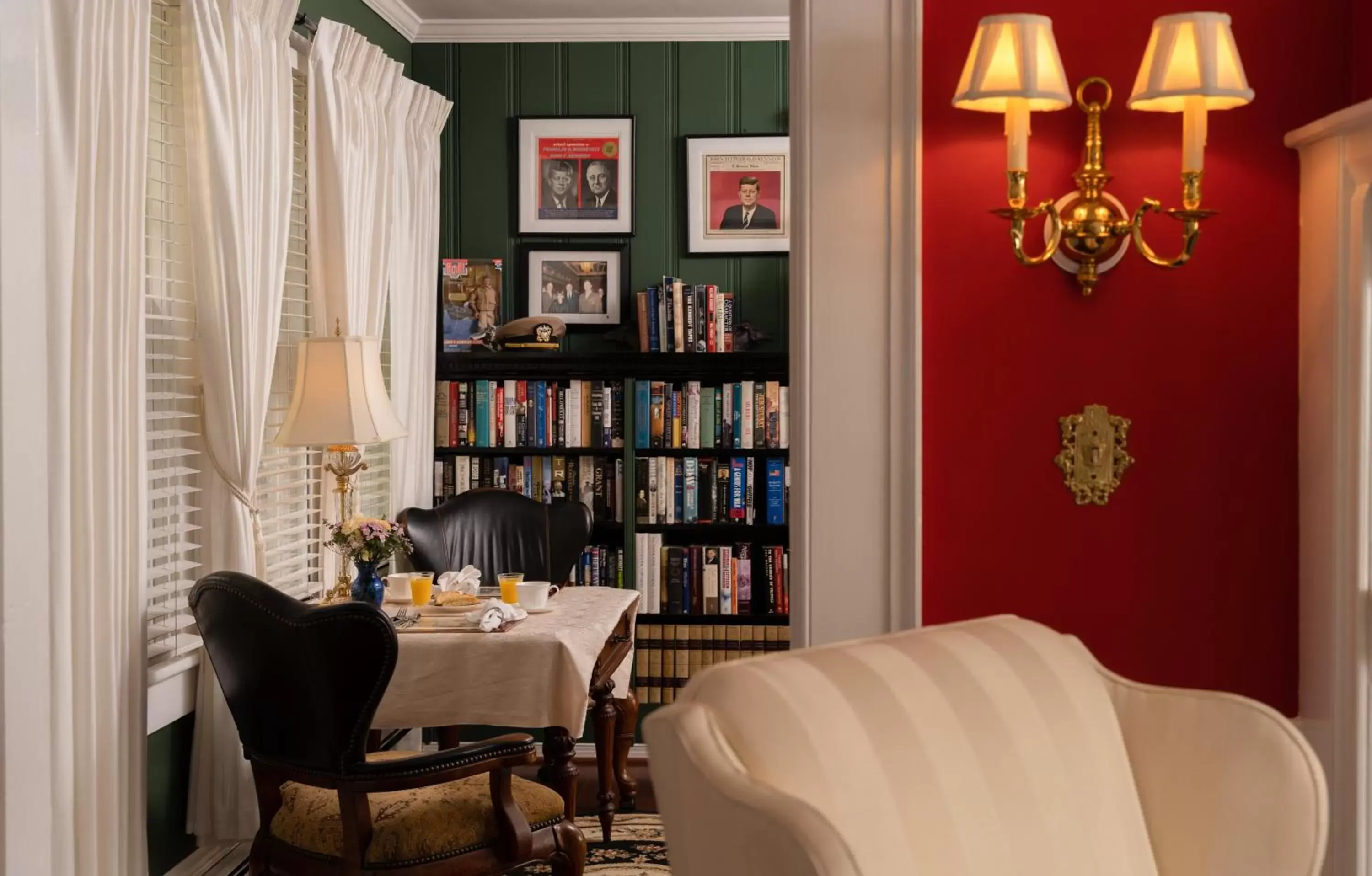 Library in A Williamsburg White House Inn