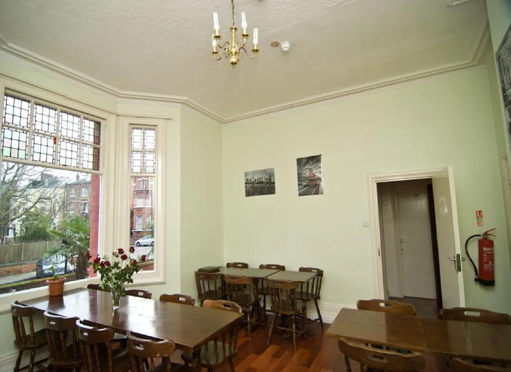 Restaurant/places to eat in Charlie Hotel