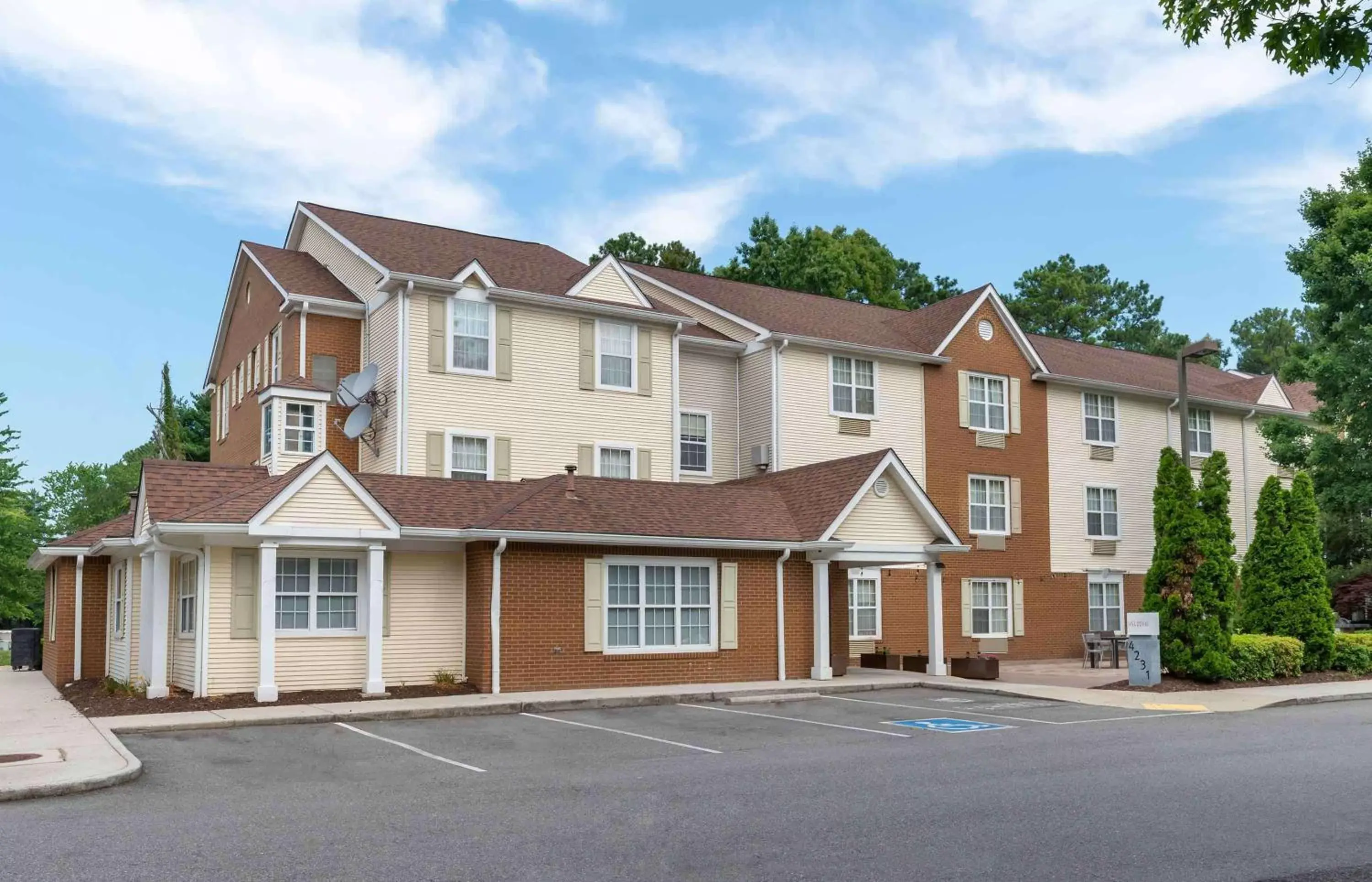 Property building in Extended Stay America Suites - Richmond - Glen Allen - Short Pump Property building in Extended Stay America Suites - Richmond - Glen Allen - Short Pump