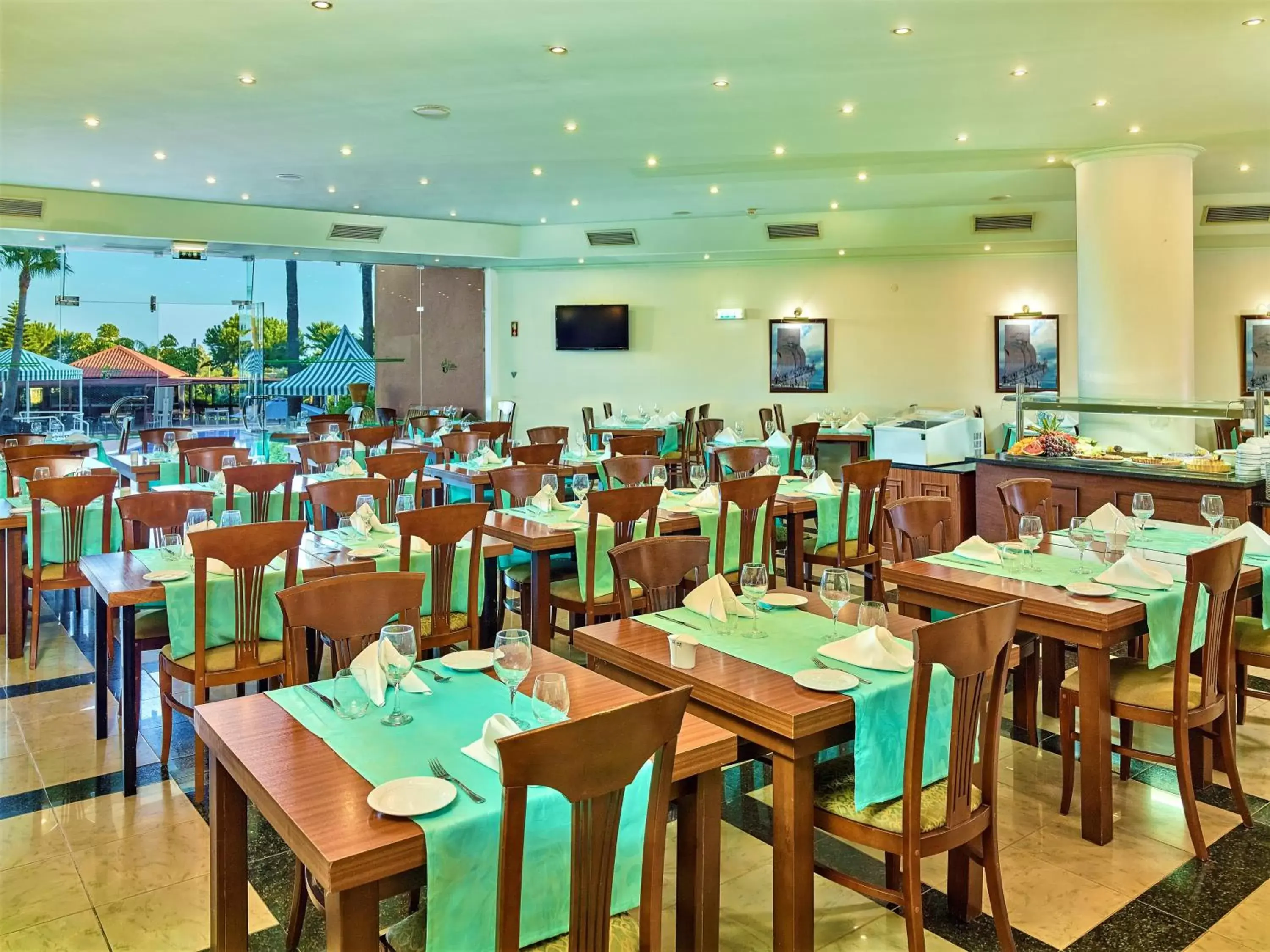 Meals, Restaurant/Places to Eat in Hotel Baia Grande