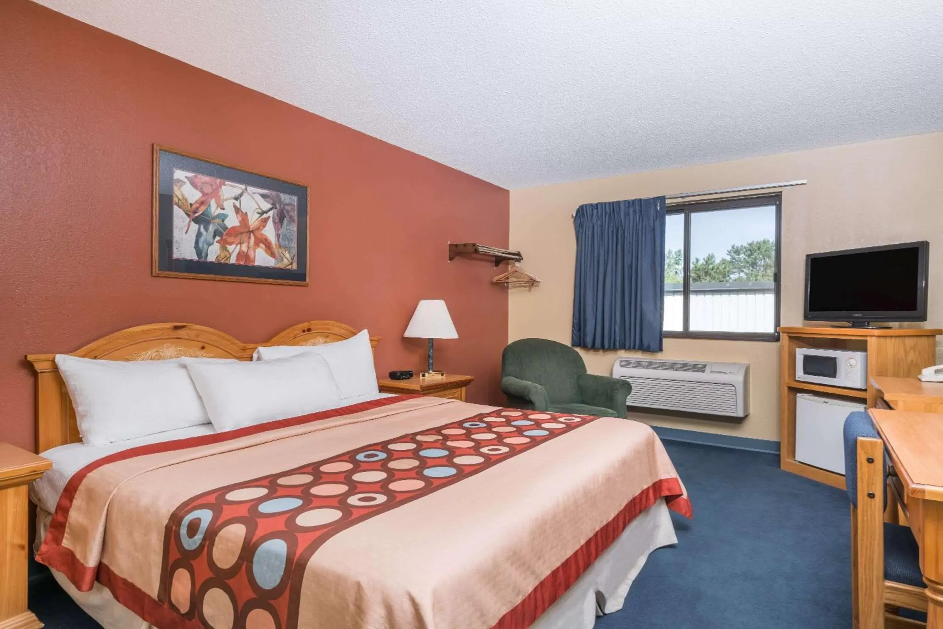 Photo of the whole room, Bed in Super 8 by Wyndham Baxter/Brainerd Area