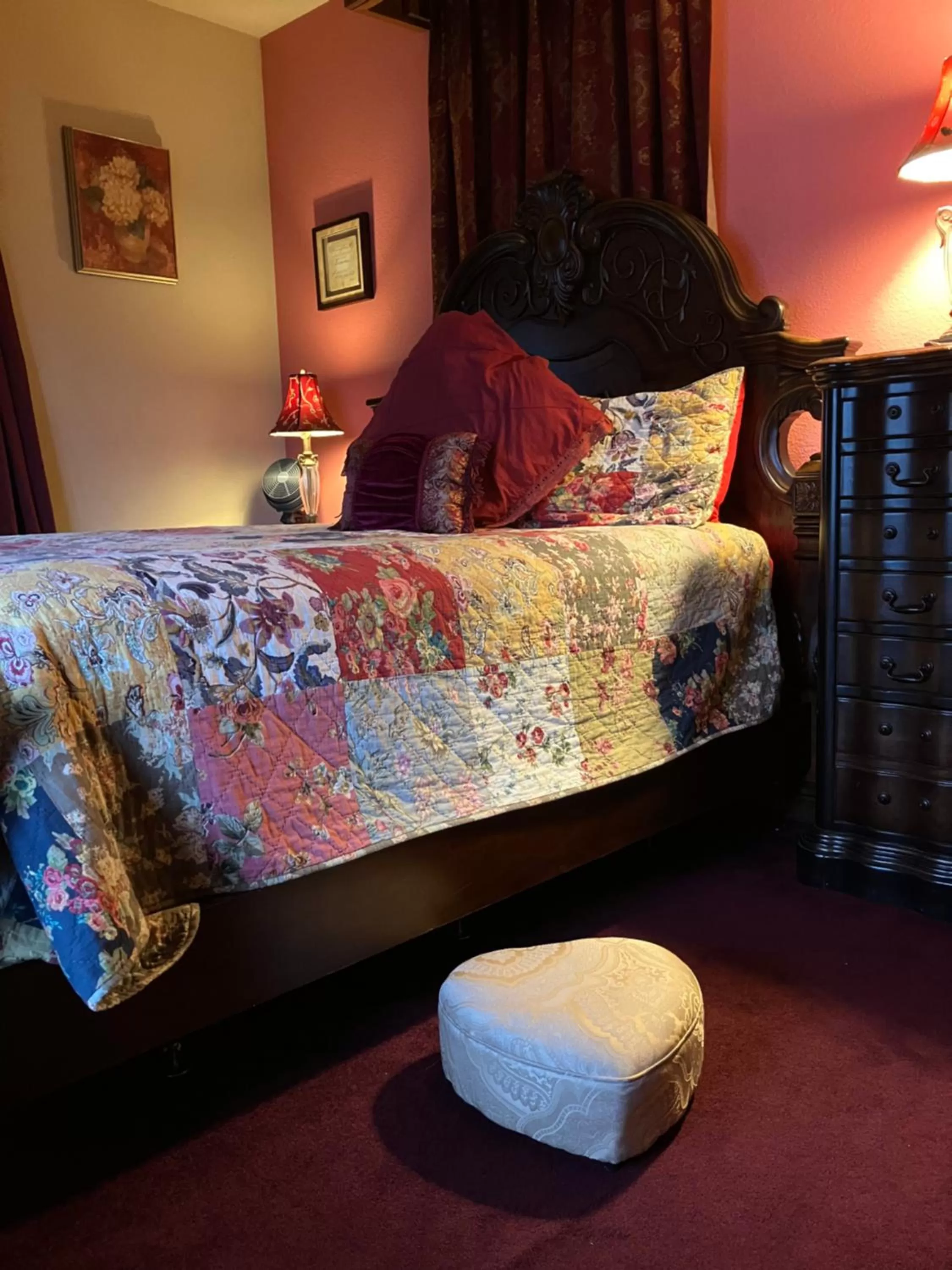 Bed in All Seasons Inn