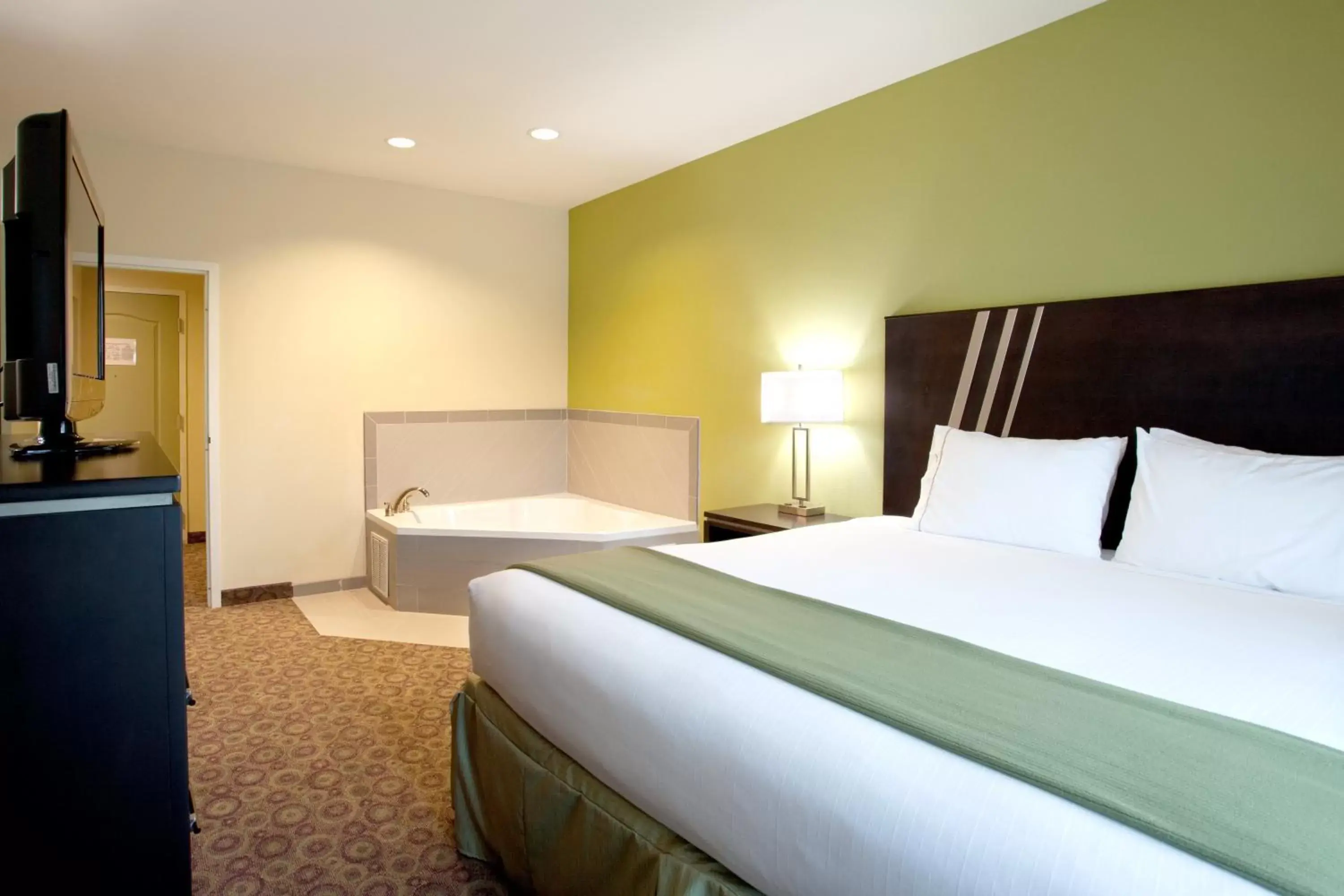 Photo of the whole room, Bed in Holiday Inn Express Hotel & Suites Clemson - University Area, an IHG Hotel